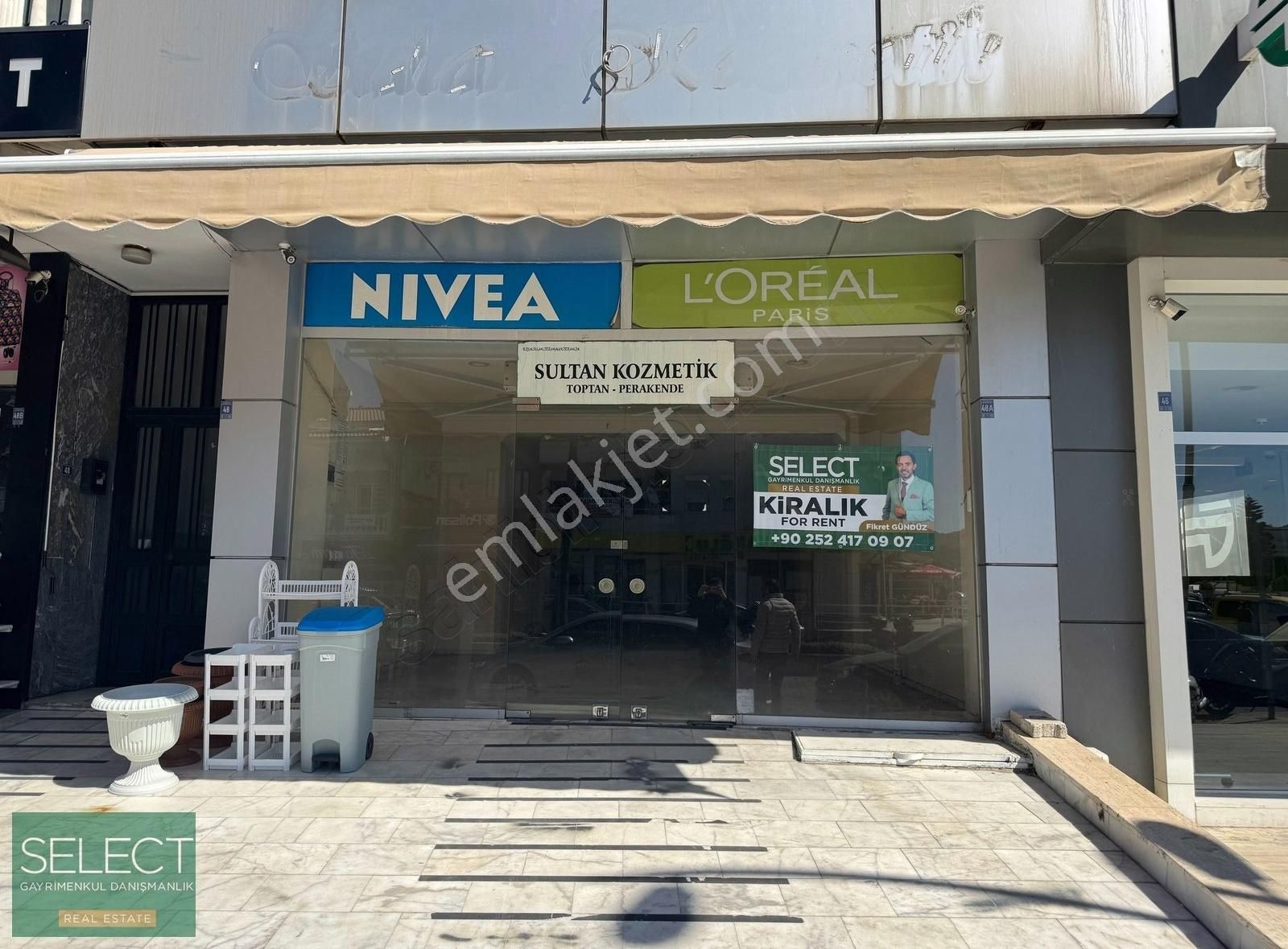 Marmaris Bankalar Caddesinde Kiralık Dubleks Dükkan