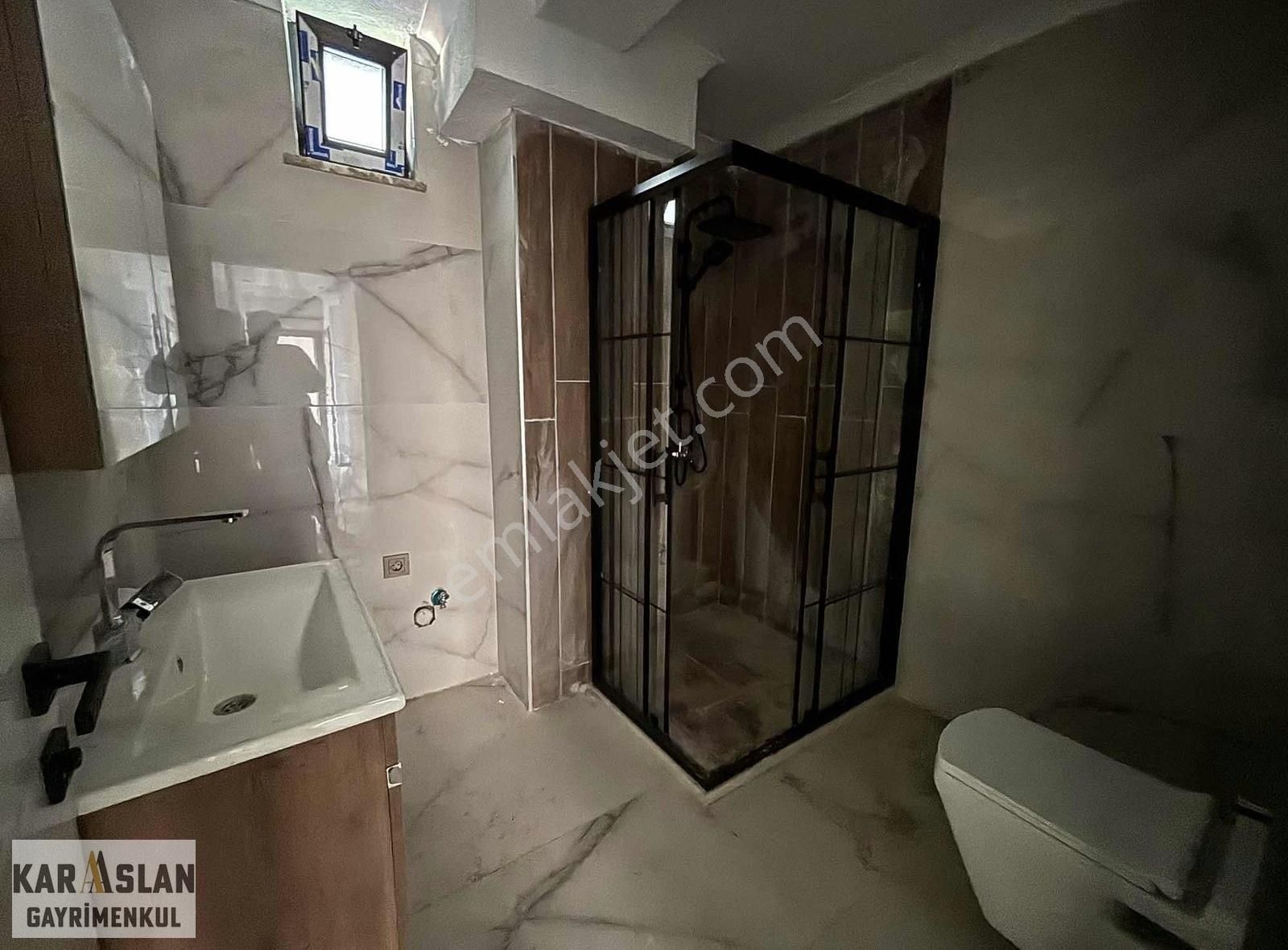Başiskele Fatihte Satılık Lüks 2+1 Giriş Kat Daire