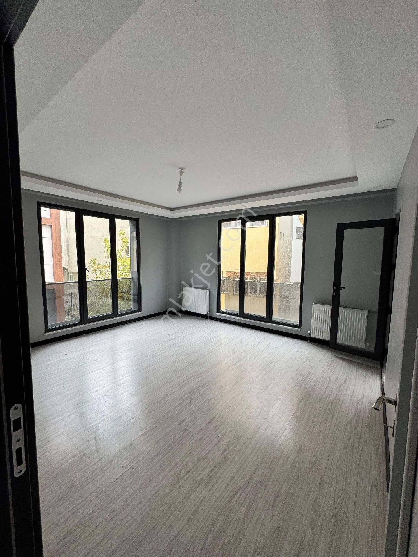 Arnavutköy Satılık Ara Kat Daire Butik Site İçinde Kapalı Otoparklı 2x1