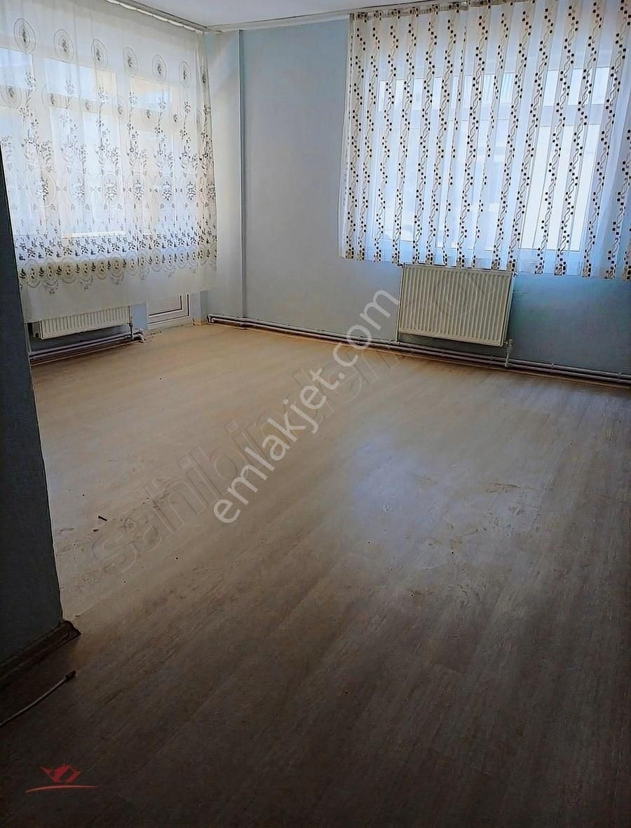 Çorlu Reşadiye Mah Satılık 3+1 İskanlı Ara Kat Daire