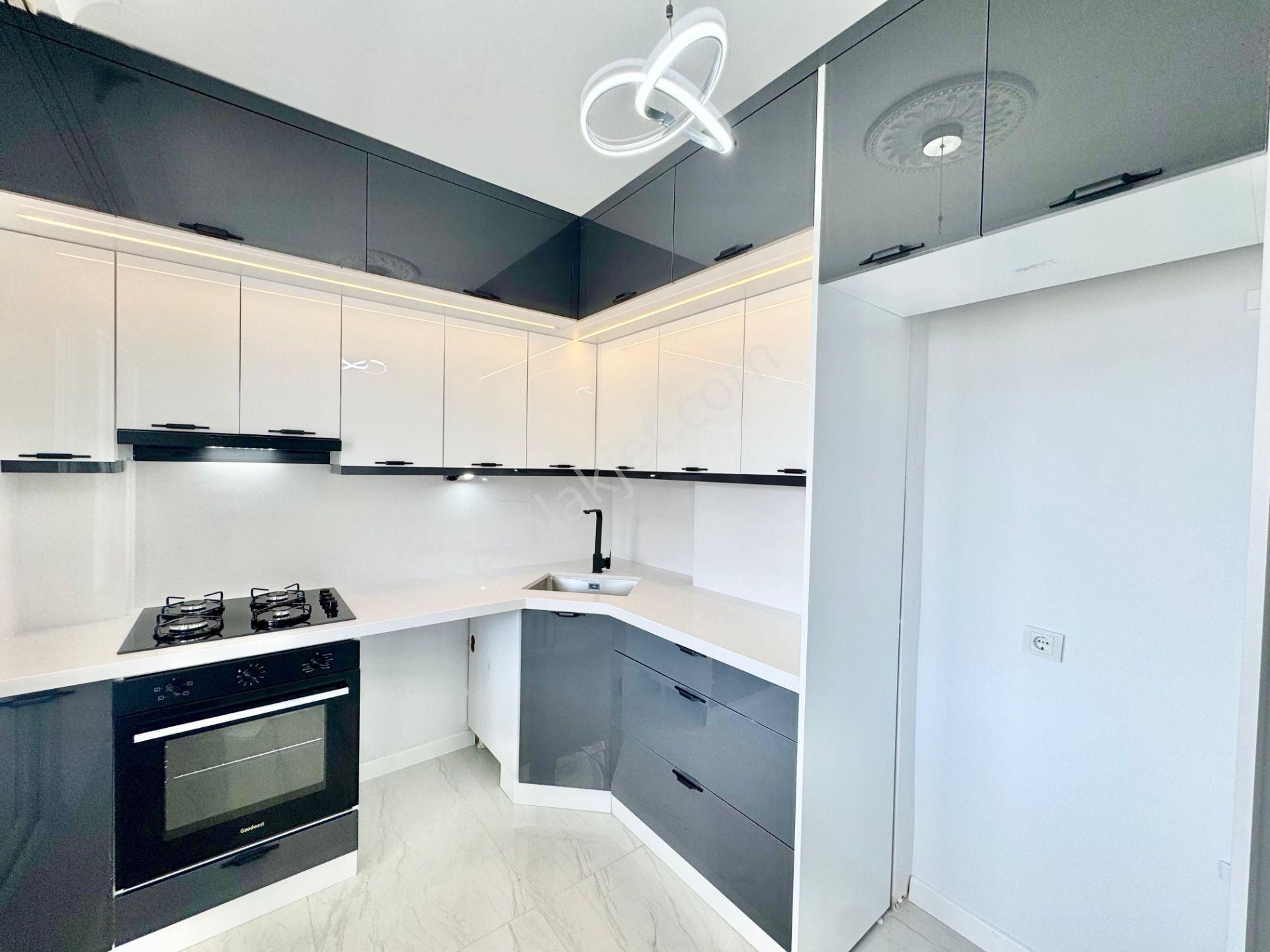 Tunaboylu'dan Akçay'da İçi Yapılı Şömineli 3+1 Satılık Daire