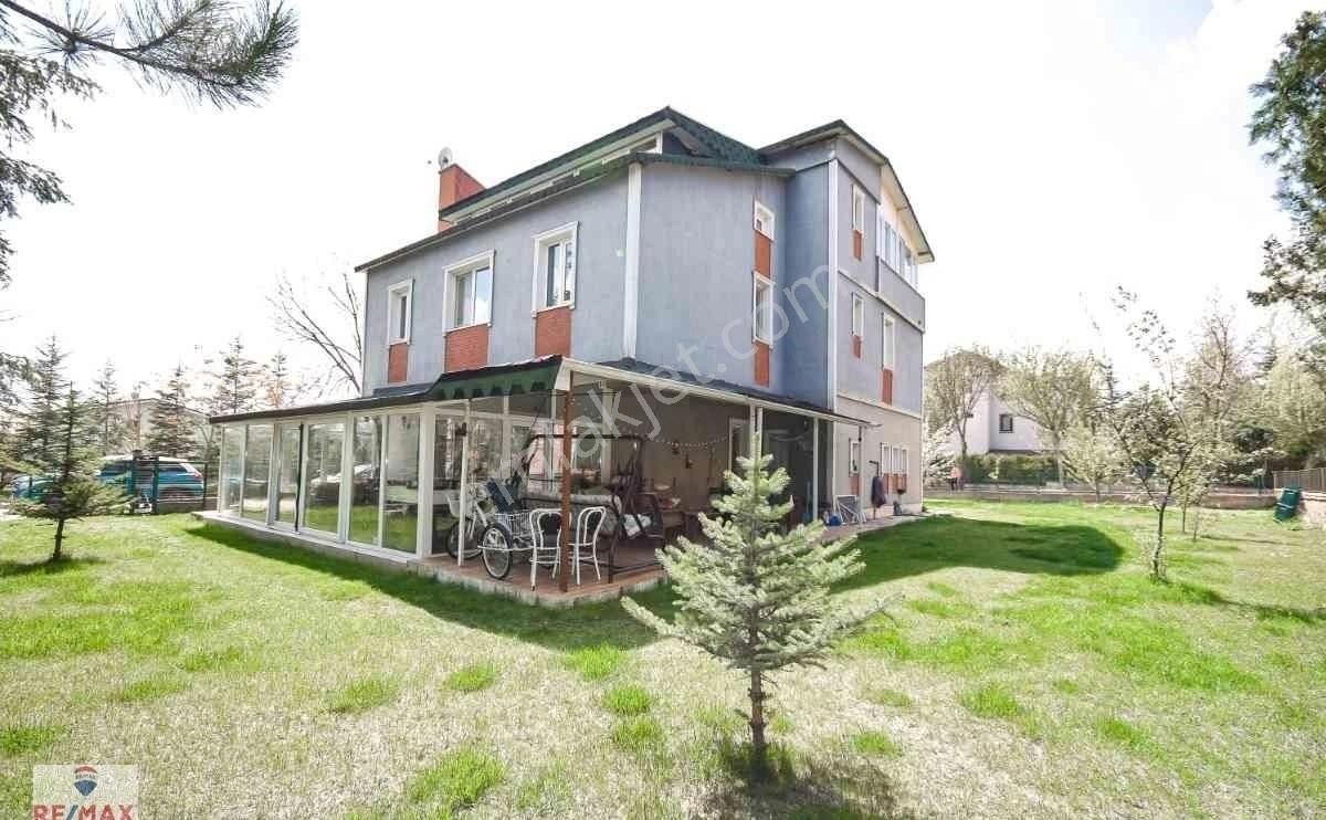 Hacılar Da Kapalı Teraslı ,bahçelı Ve Genış Verandalı Müstakıl Yaşam
