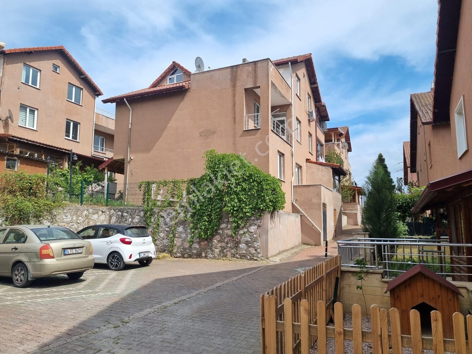 İzmit Hatipköy Kuruçeşme Villaları Kiralık Bahçeli 5+1 Villa