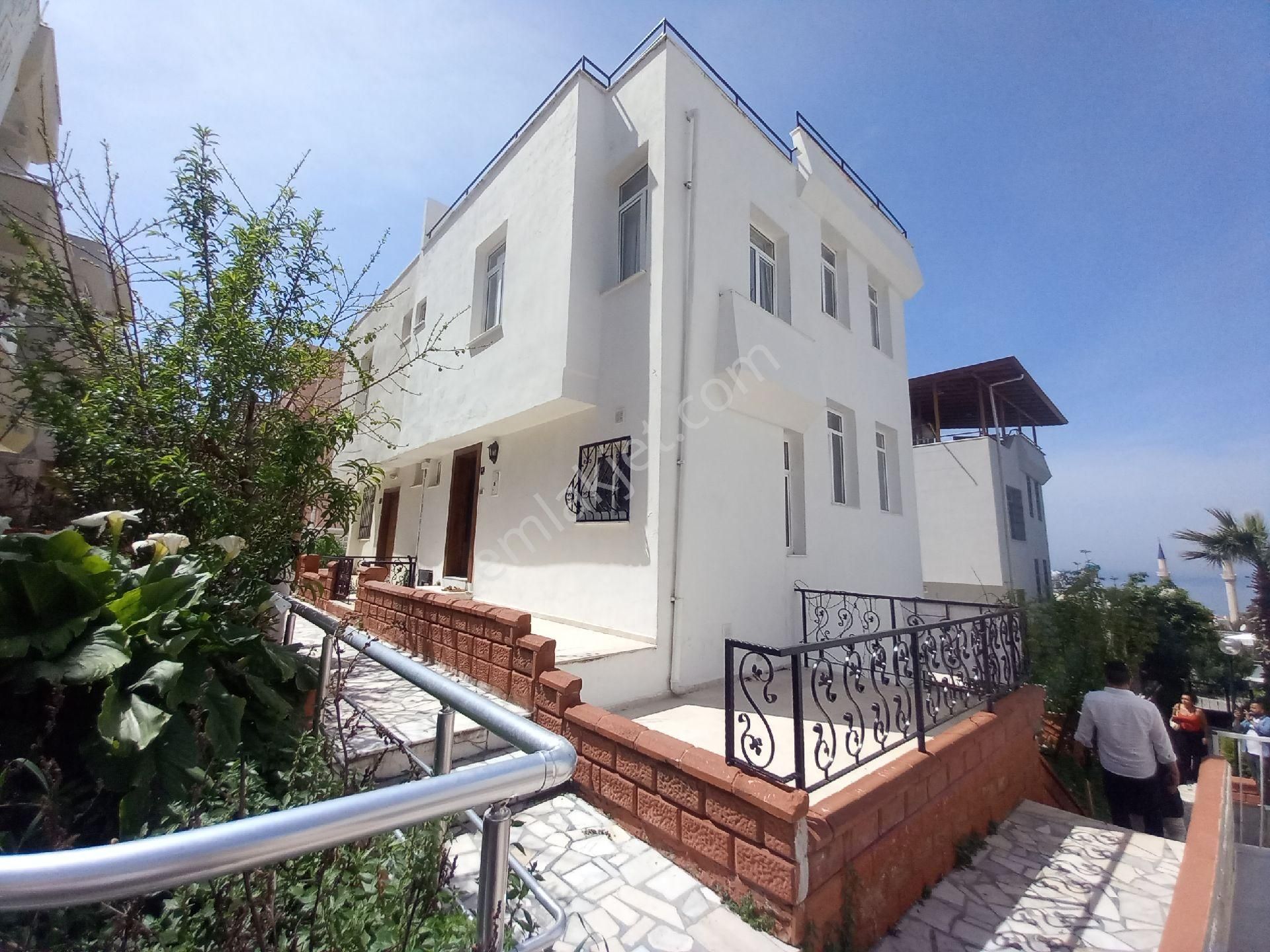 Kusadası Kadınlar Den8zı 3+1 Satılık Vılla