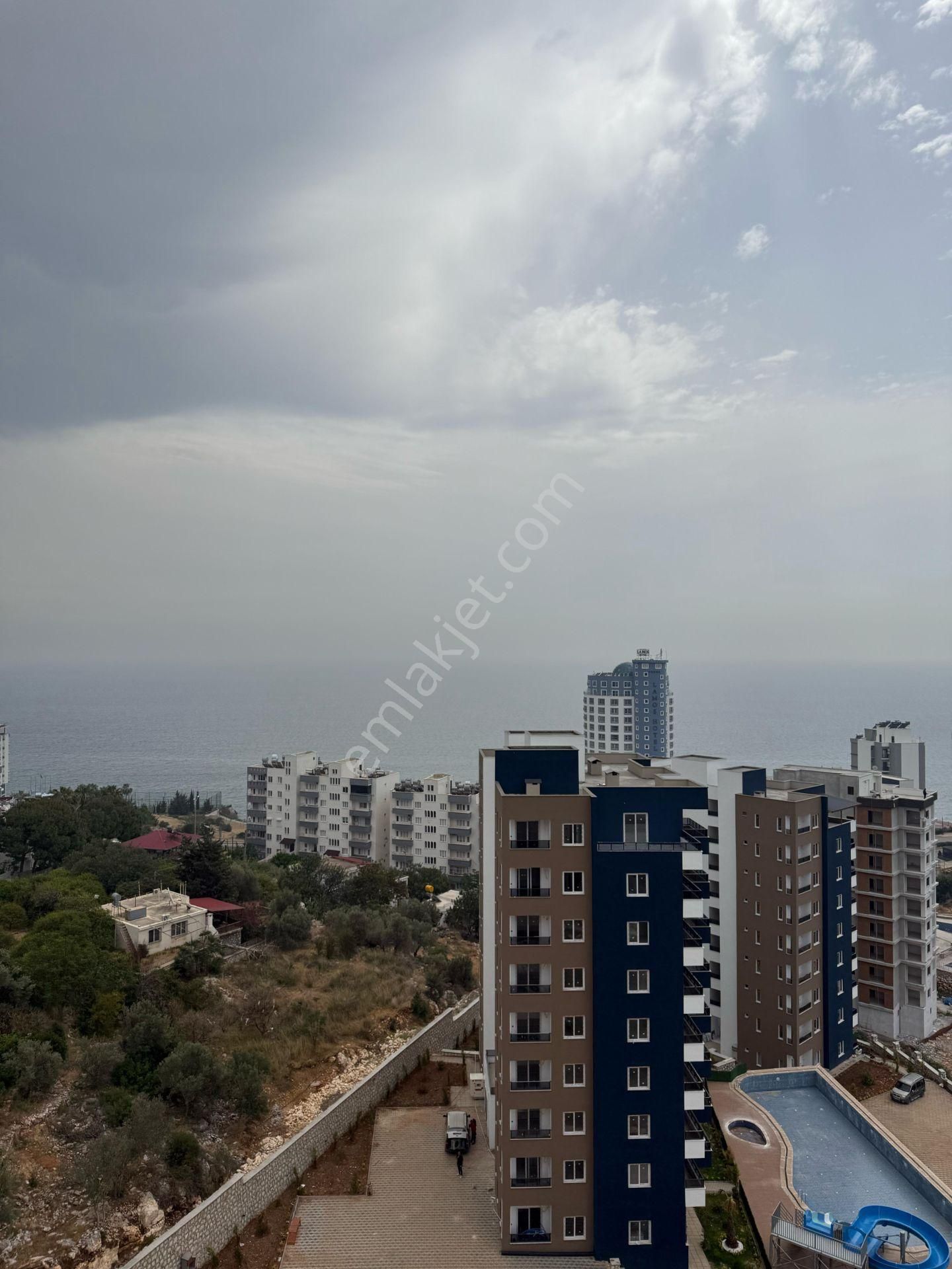 Mersin/erdemli/ayaş'ta Site İçerisinde Deniz Manzaralı Havuzlu 1+1 Daireler
