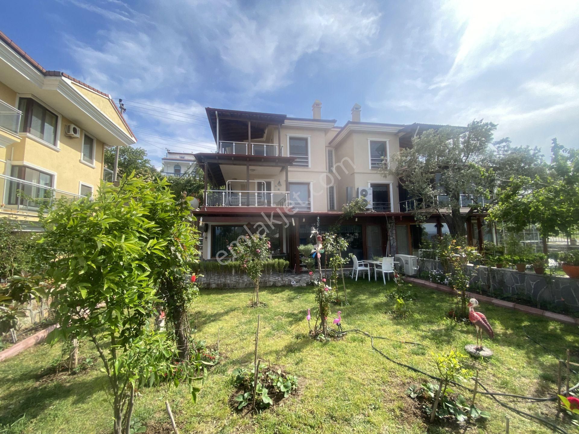 Balıkesir Ayvalık Ta Satılık Villa.denize 80 Metre Mesafededir.