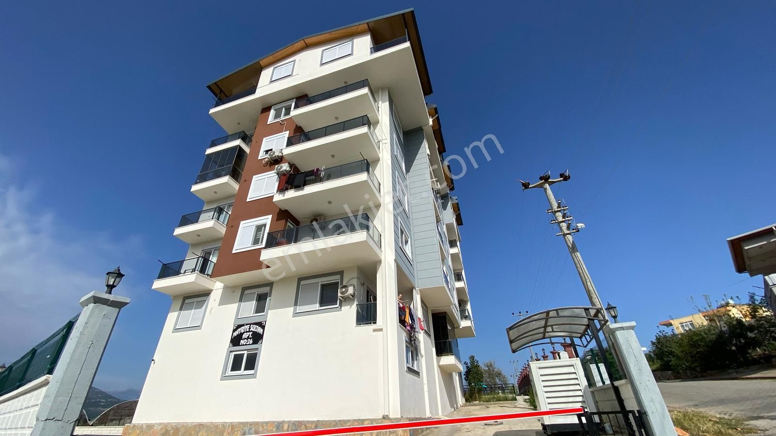 Havuzlu 1+1 Eşyalı 65 M² Denız Manzaralı Satılık Daıre