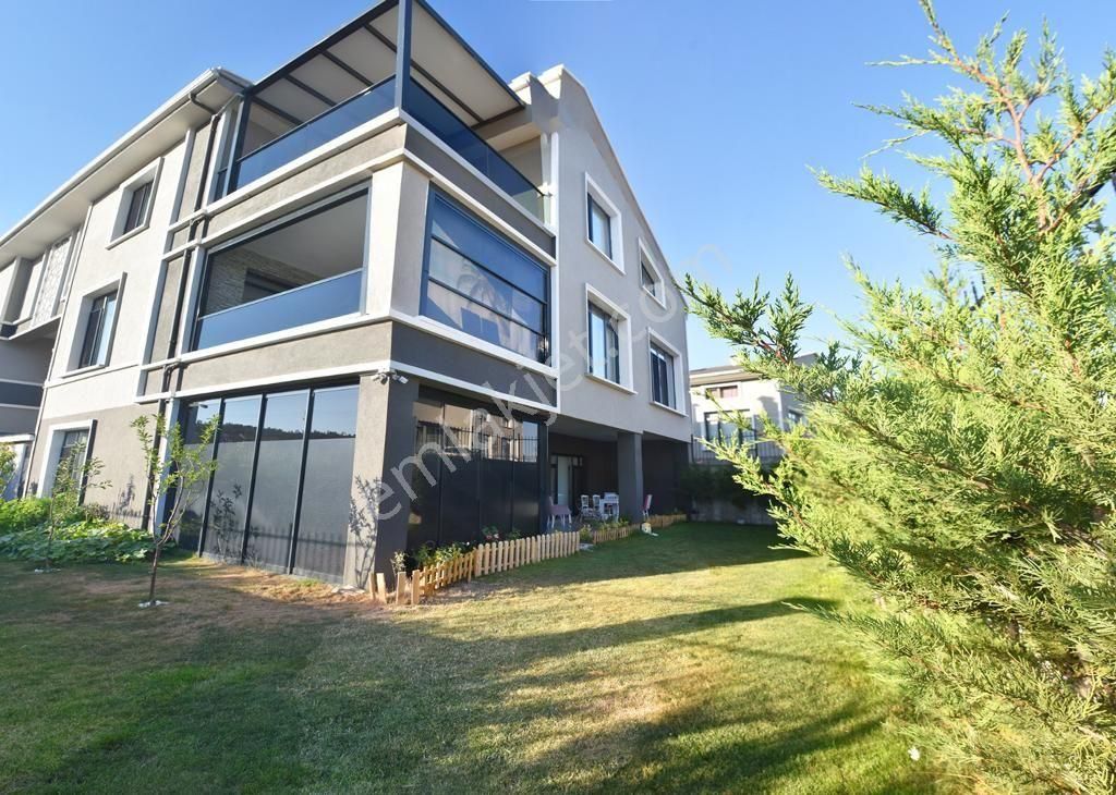 Gölbaşı Hacılarda Full Yapılı Site İçinde 450 M2 Satılık Villa