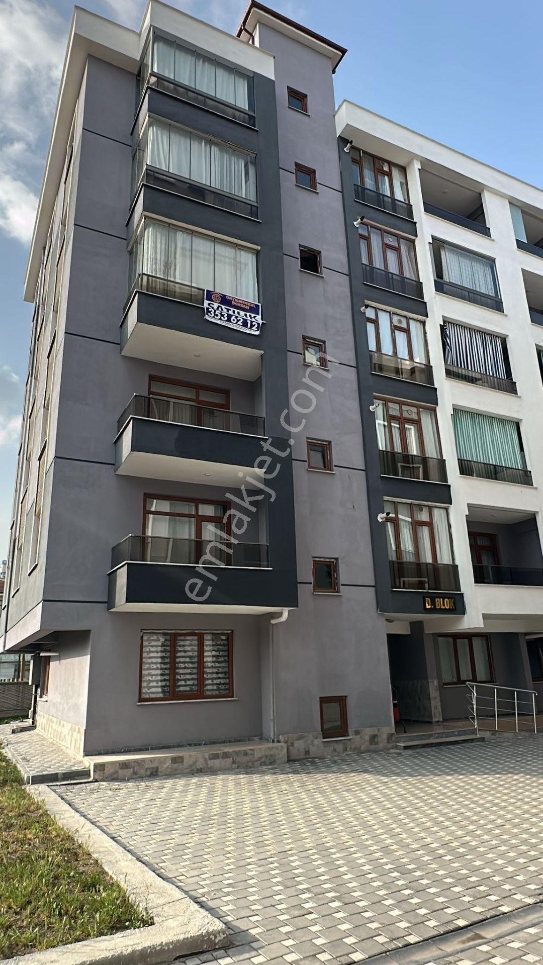 Ali Ulvi Kurucu Cad. Endülüs Sitesinde 2+1 Satılık Geniş Daire