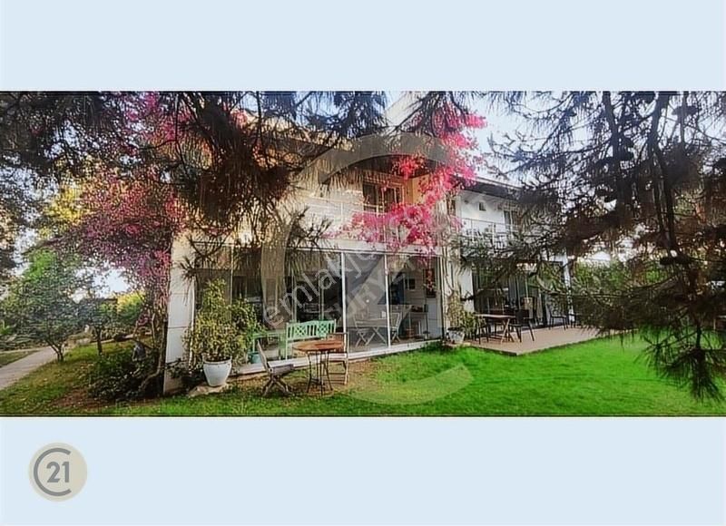 Century21'den Konacık'ta, Mükemmel Doğa İçinde Villa.