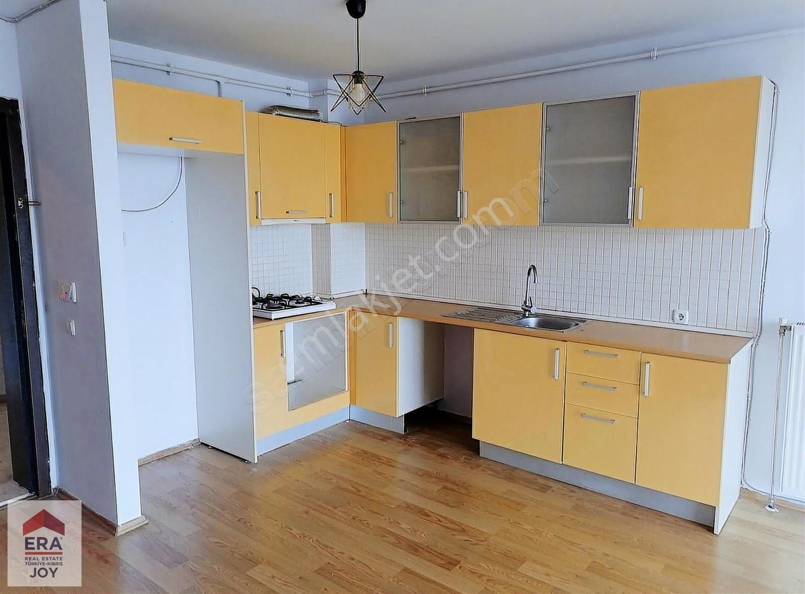 Pendik Dumankaya Konsept 1+1 Havuz Manzaralı Ferah Kiralık Daire