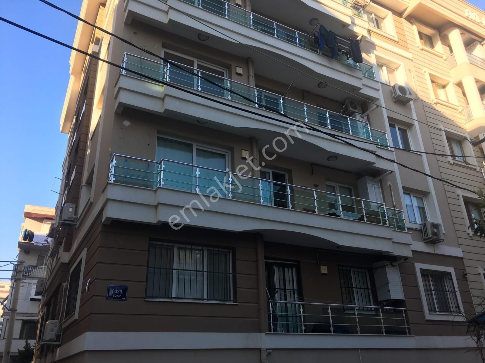 Karşıyaka Yalı Mahallesinde 3+1 Satılık Daire