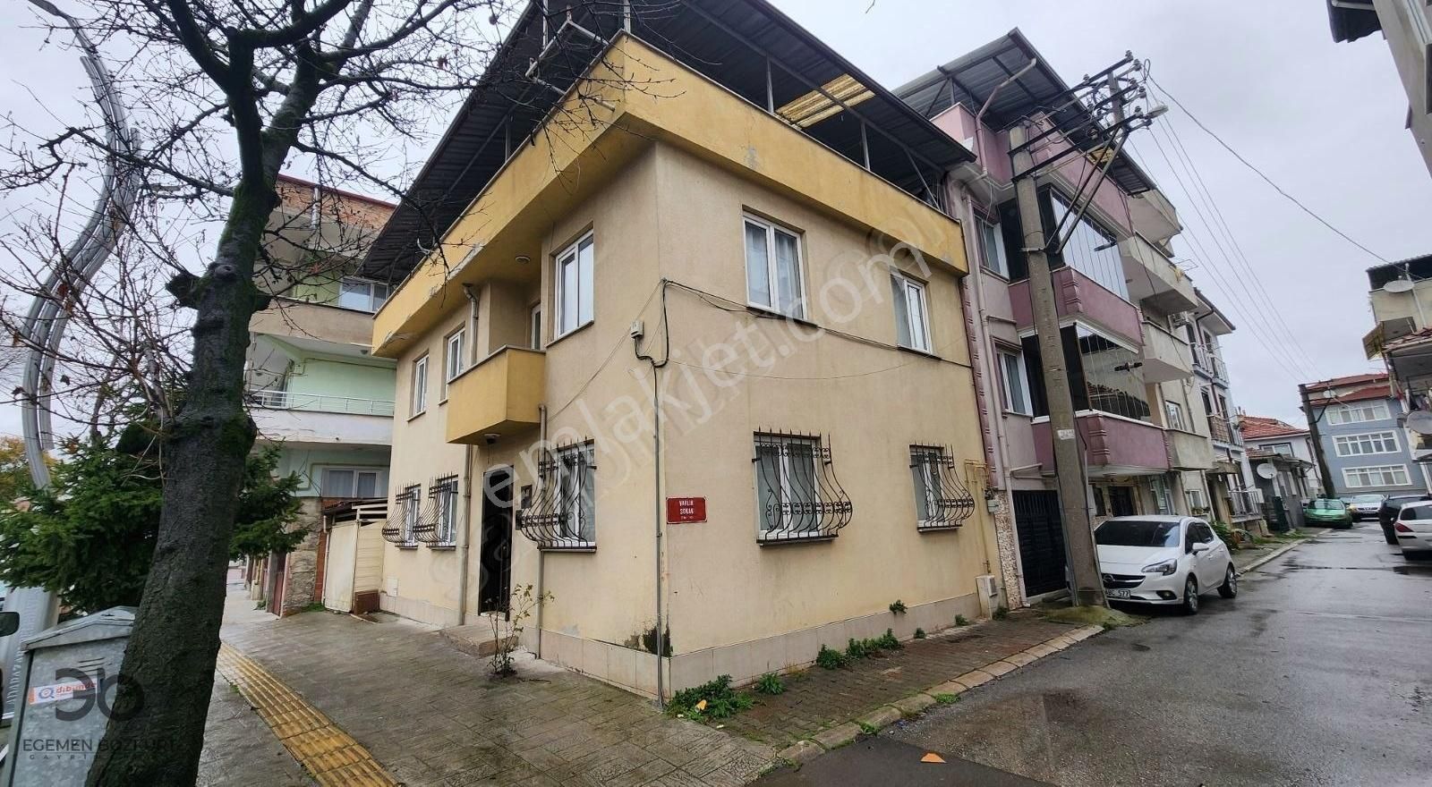 Egemen Bozkurt'tan Merkezi Konumda Satılık Müstakil Ev