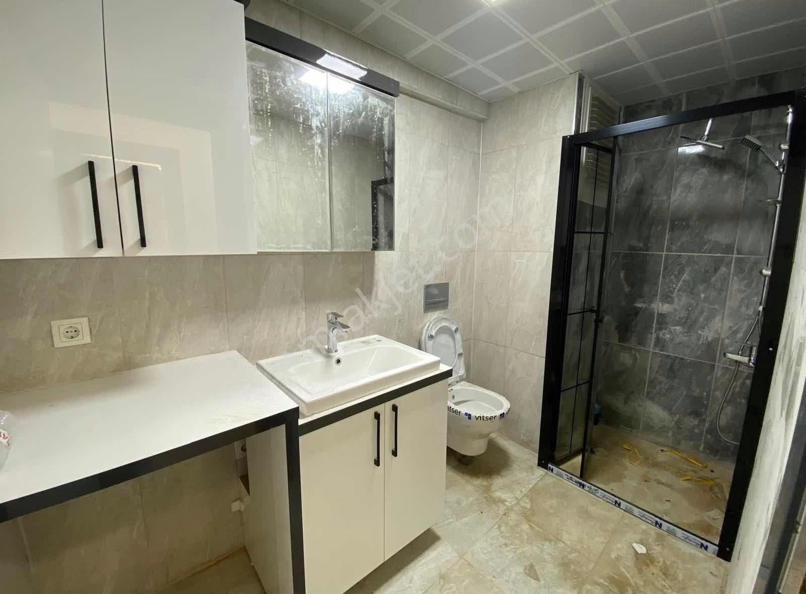 Capıtal Emlak'tan Havuzlu Sitede 2+0 Kapalı Mutfak Lüks Daire
