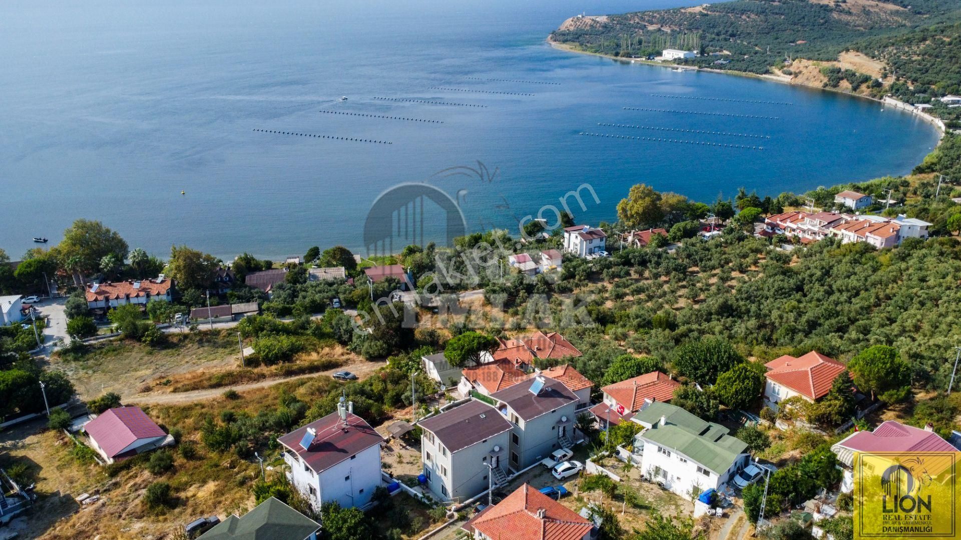 Erdek Narlı Mahallesinde Lebi Derya Deniz Manzaralı Triplex 5+1 Satılık Villa