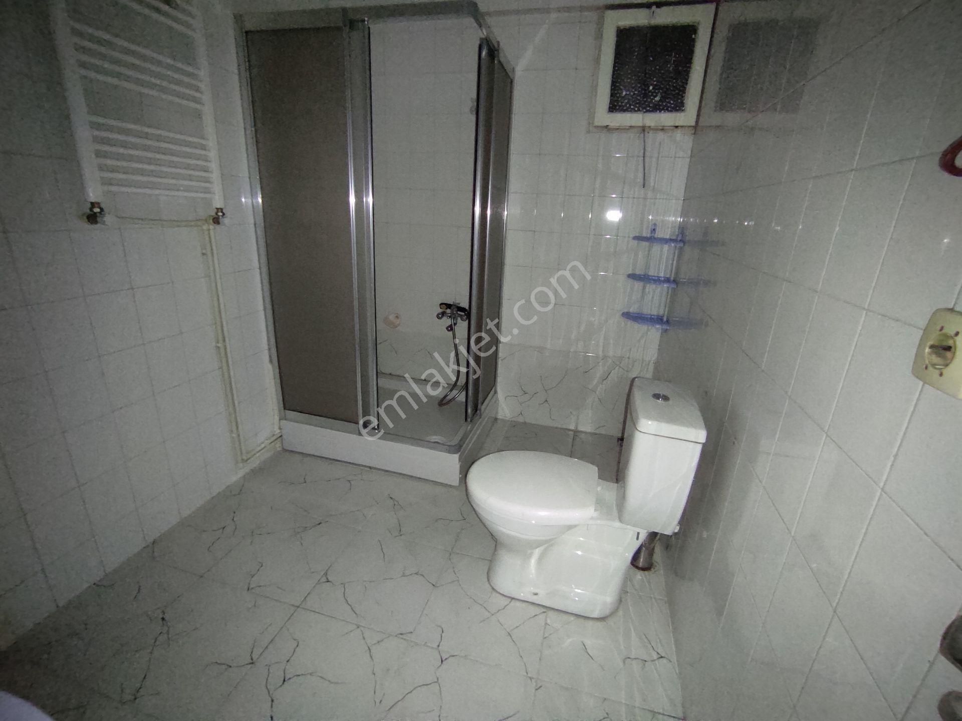 Büşra Gayrimenkulden Çarşı Merkezde Satılık Daire 3+1 Kat1 Doğalgazlı Kombili 130m2