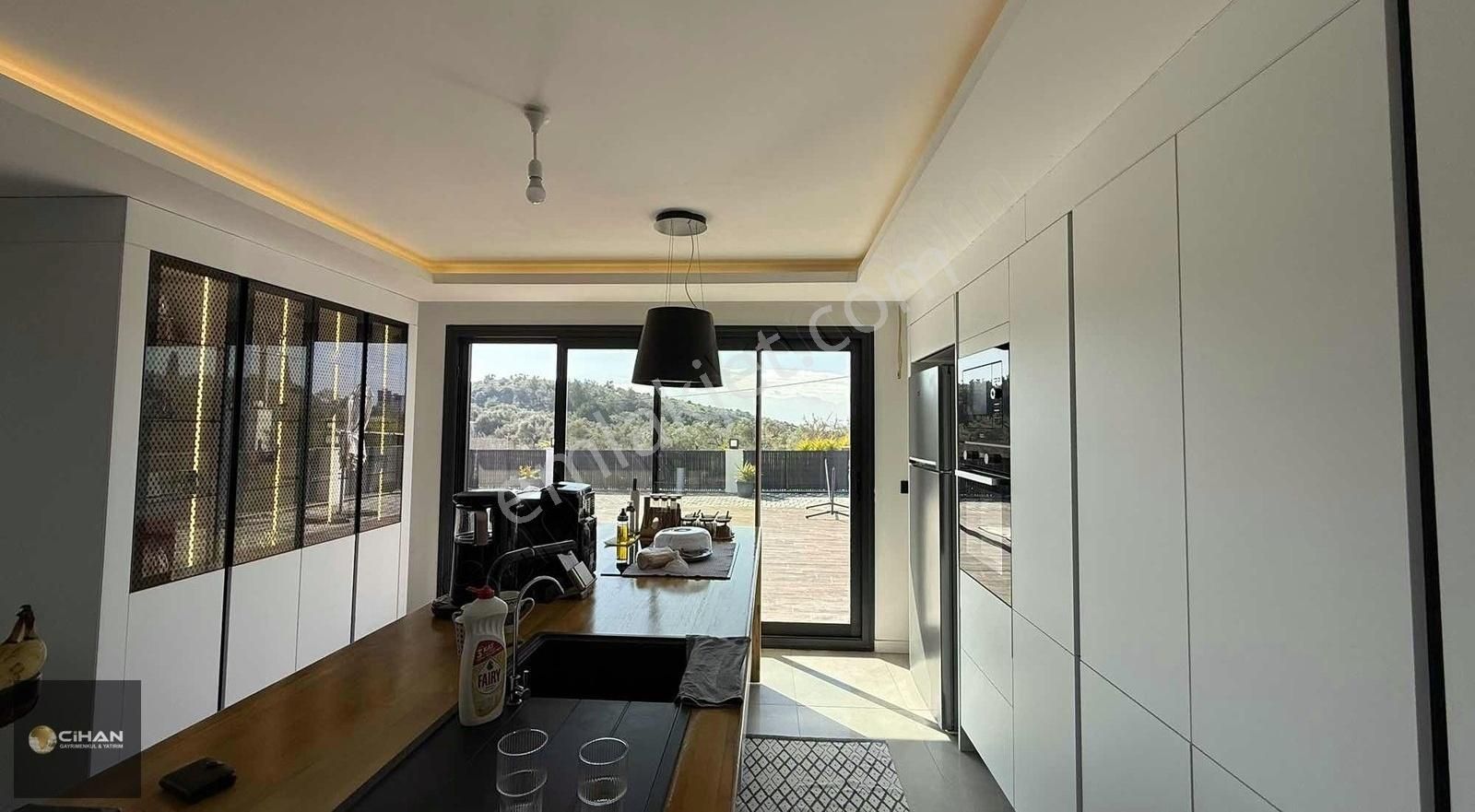 Kuşadası Merkezde 1 Dönüm Arsa İçerisinde Emsalsiz Özel Mülk - Görsel 16