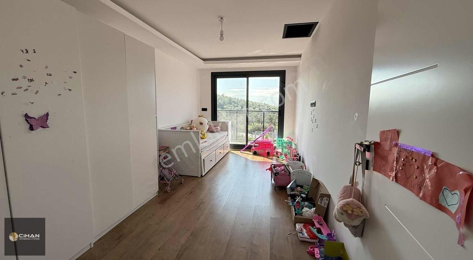 Kuşadası Merkezde 1 Dönüm Arsa İçerisinde Emsalsiz Özel Mülk - Görsel 9