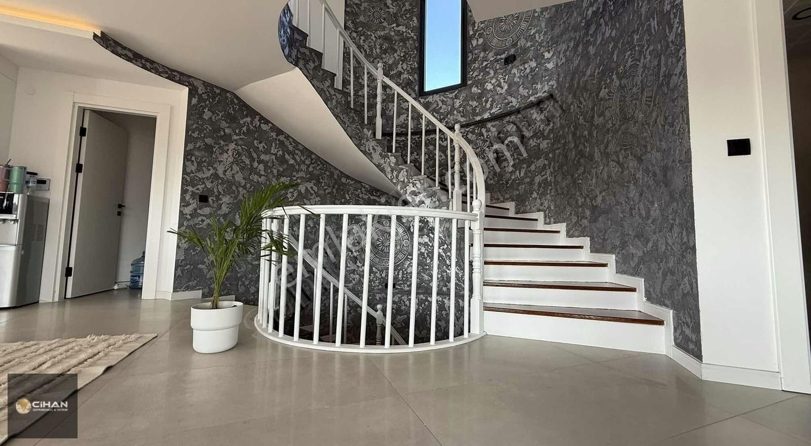 Kuşadası Merkezde 1 Dönüm Arsa İçerisinde Emsalsiz Özel Mülk - Görsel 29