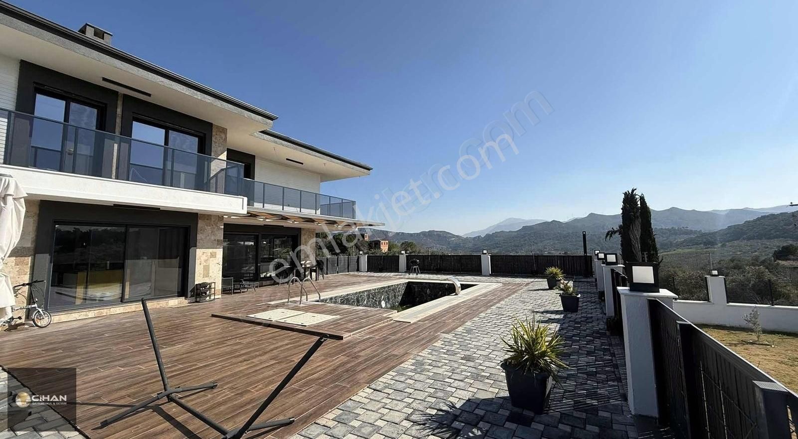 Kuşadası Merkezde 1 Dönüm Arsa İçerisinde Emsalsiz Özel Mülk - Görsel 4