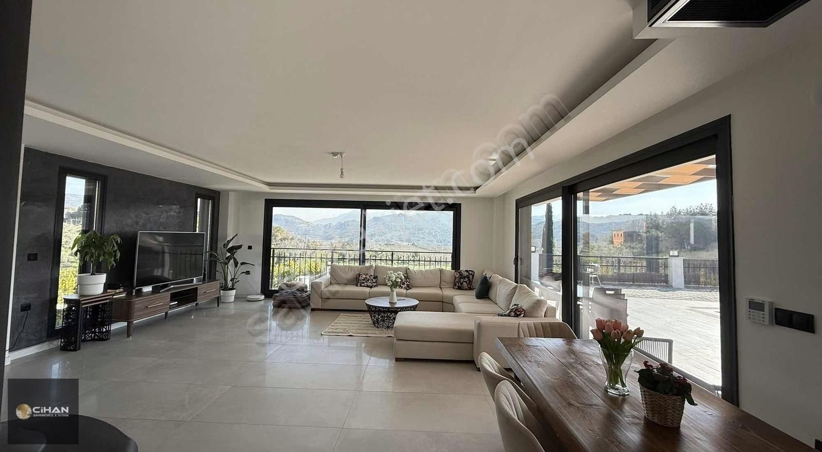 Kuşadası Merkezde 1 Dönüm Arsa İçerisinde Emsalsiz Özel Mülk - Görsel 21