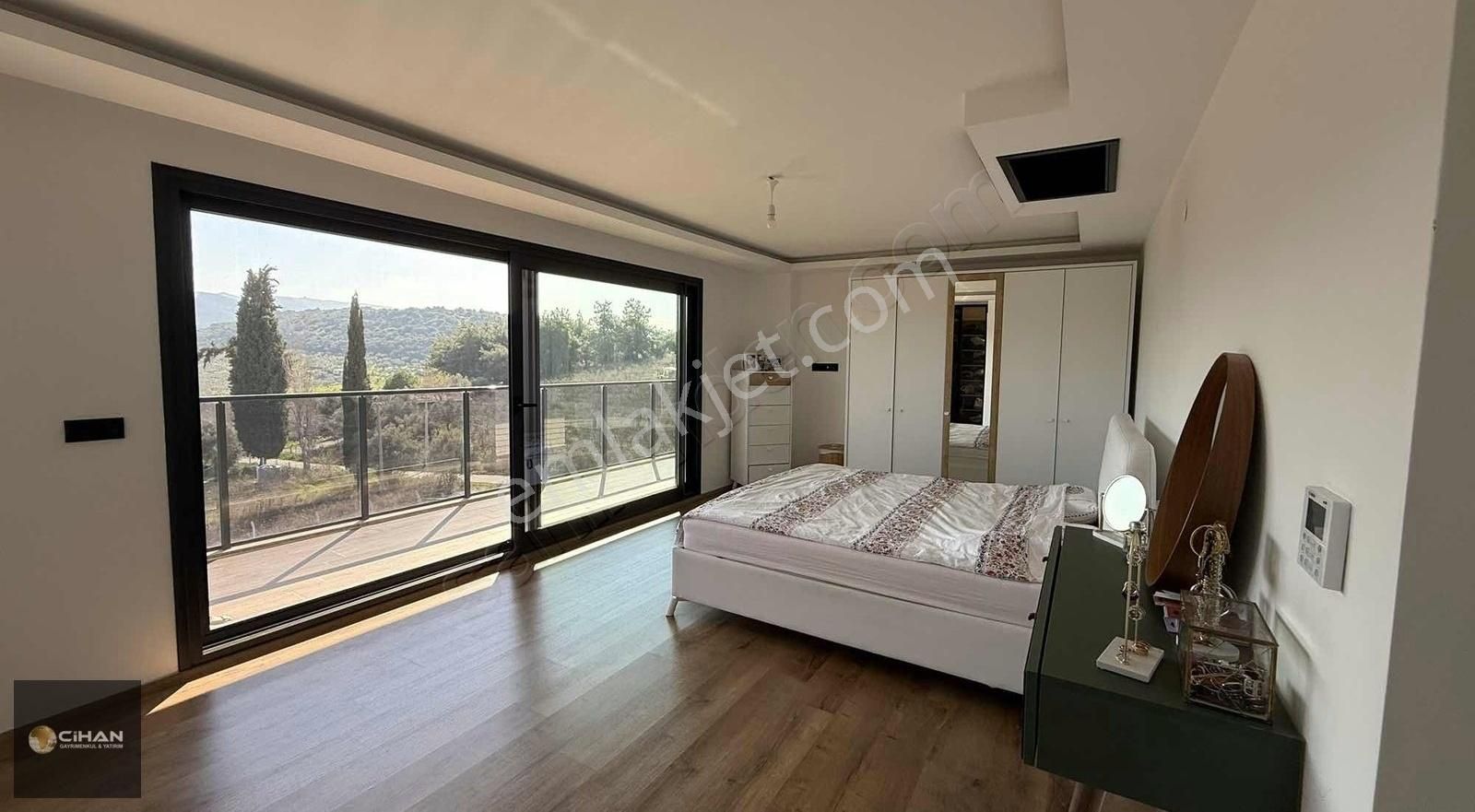 Kuşadası Merkezde 1 Dönüm Arsa İçerisinde Emsalsiz Özel Mülk - Görsel 27