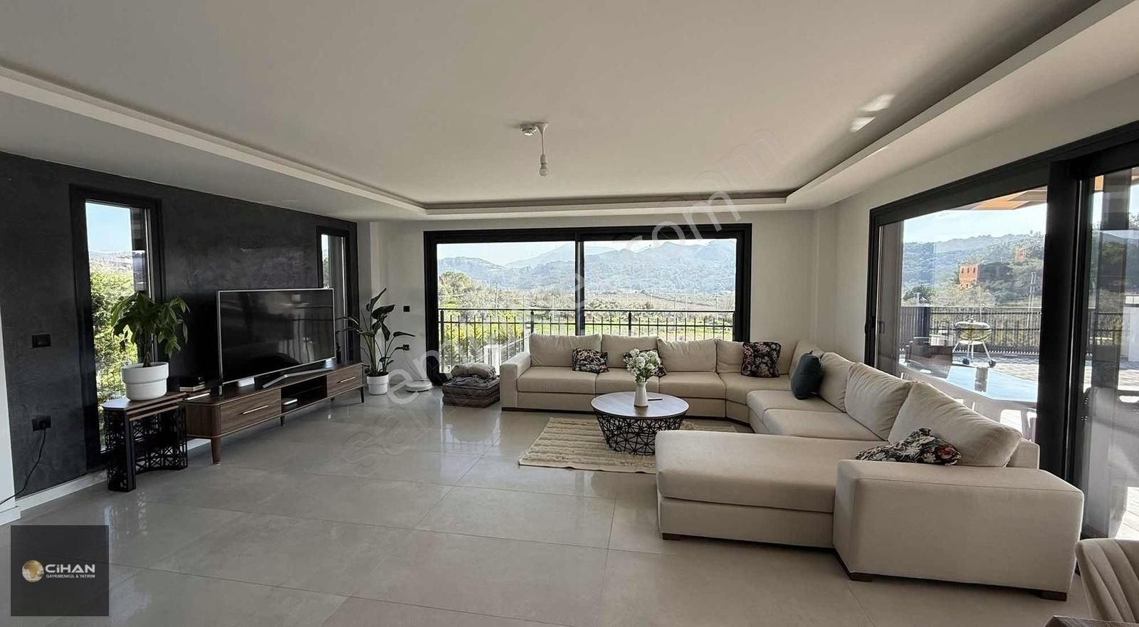 Kuşadası Merkezde 1 Dönüm Arsa İçerisinde Emsalsiz Özel Mülk - Görsel 32