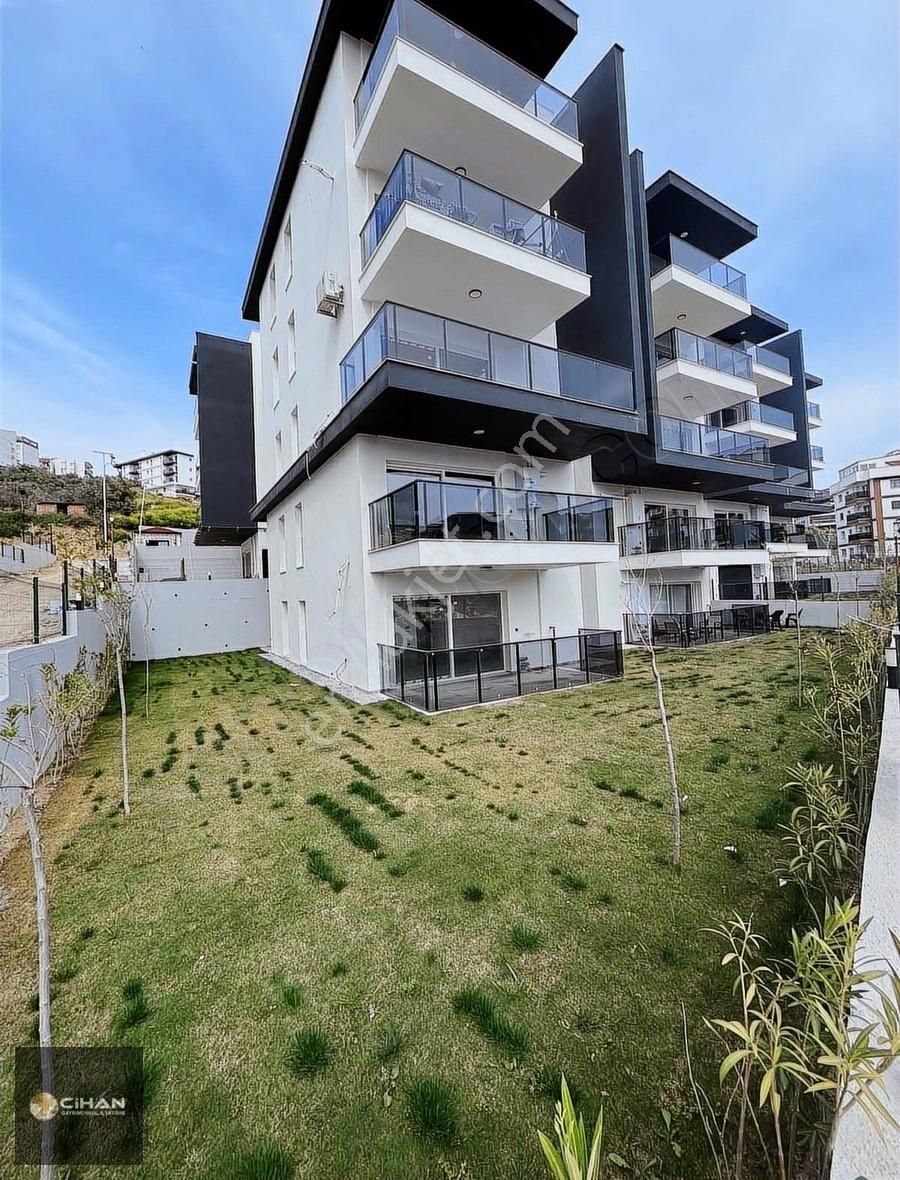 Kuşadası Merkezde 2+1 Müstakil Bahçeli Satılık Daire Yazlık
