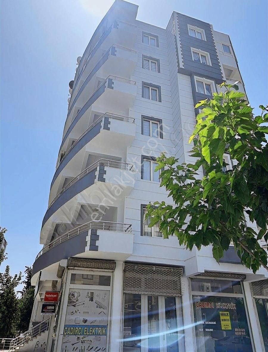 Şenevler Mahallesinde Kocaman Satılık 4+1 Ara Kat Süper Daire