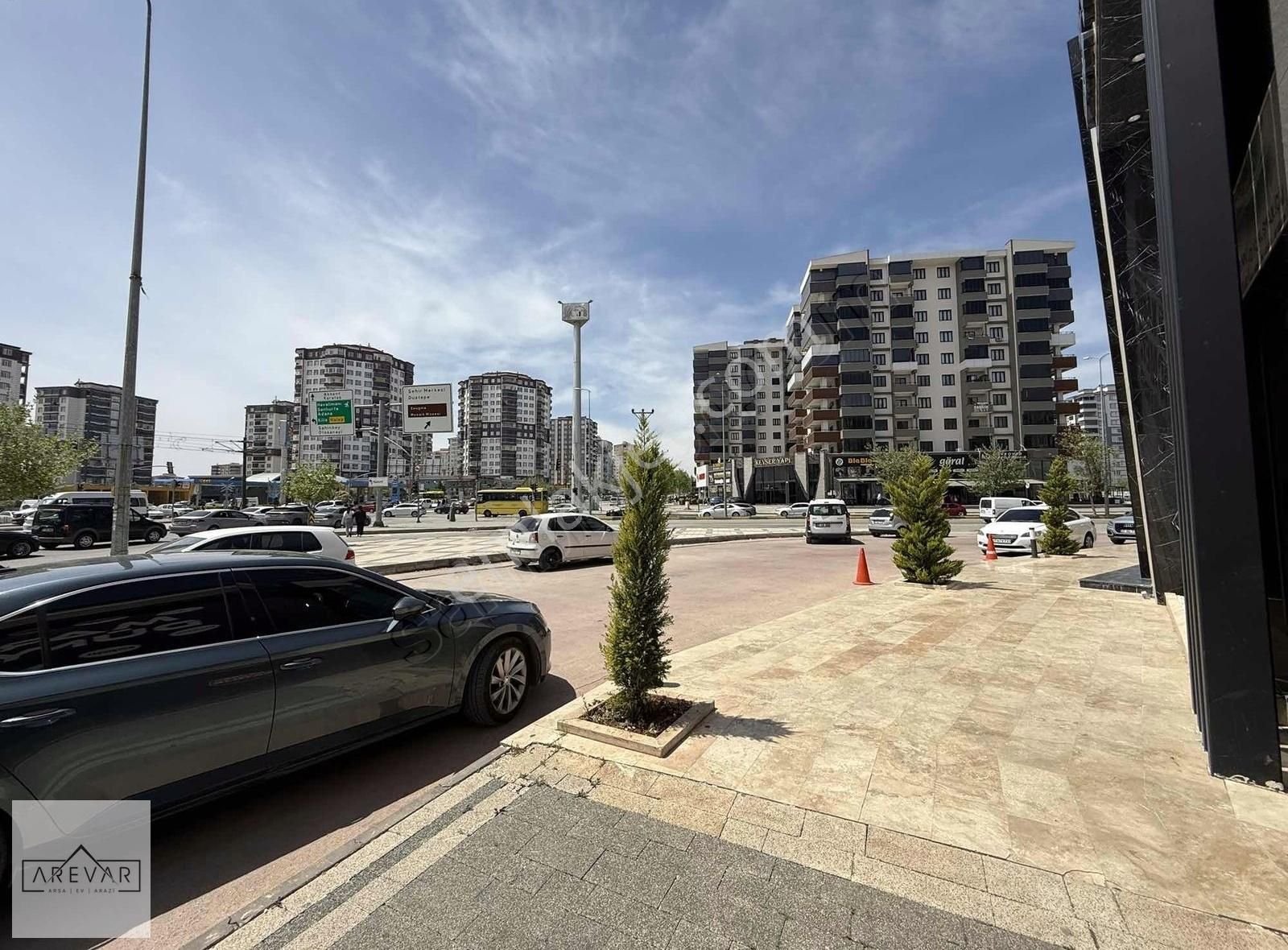 Arevar'dan Merkezi Konumda Kurulu Düzen Giyim Mağazası