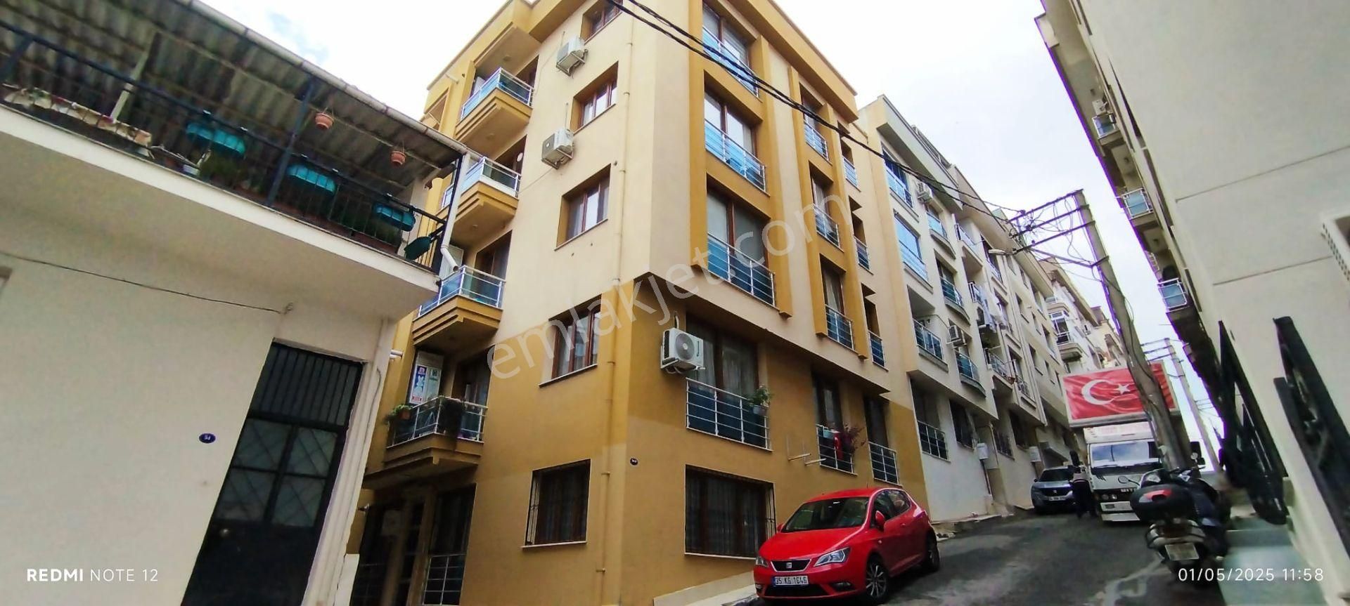 İzmir Karabağlar General Kazım Mahallesinde Kiralık 2+1 Daire