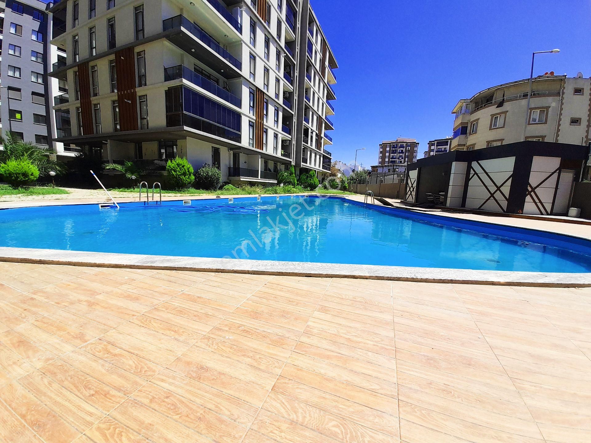 Rw Nefes'ten Kadıköyde Havuzlu Güvenlikli Sitede 2+1 Geniş Daire