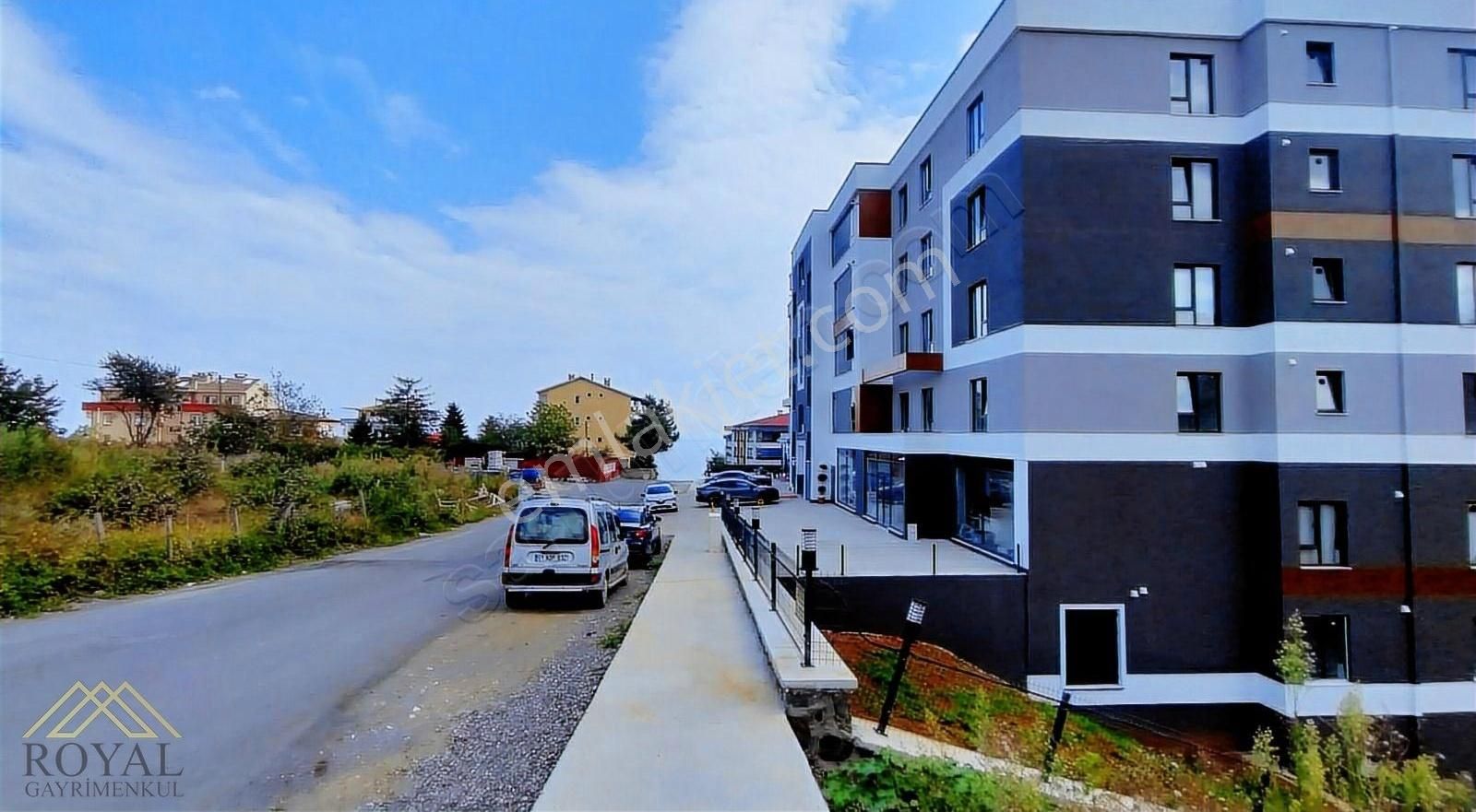 Bostancı'da Merkezi Konumda Lüks Deniz Manzaralı 2+1 Daire