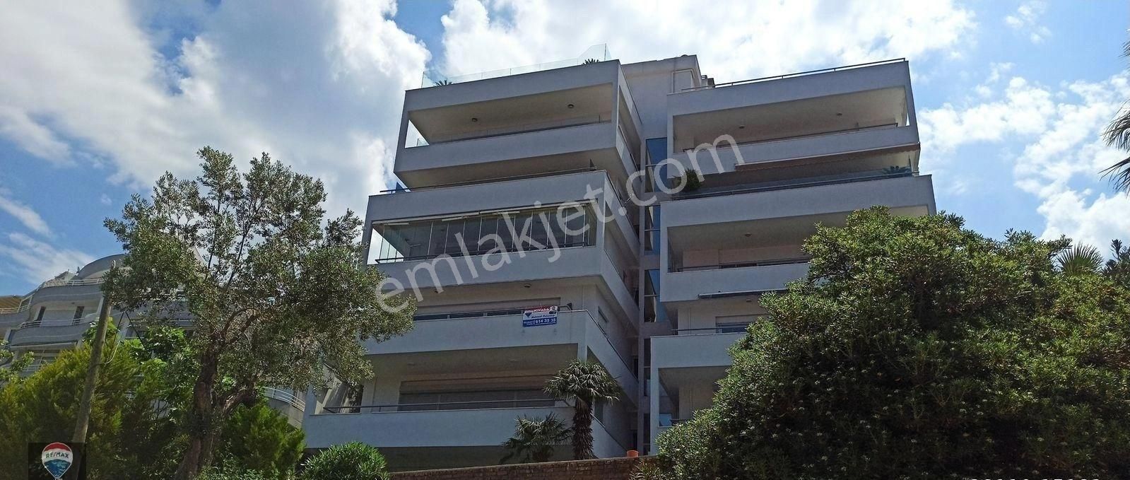 Marina Bölgesinde Deniz Manzaralı 4+1 Kiralık Daire