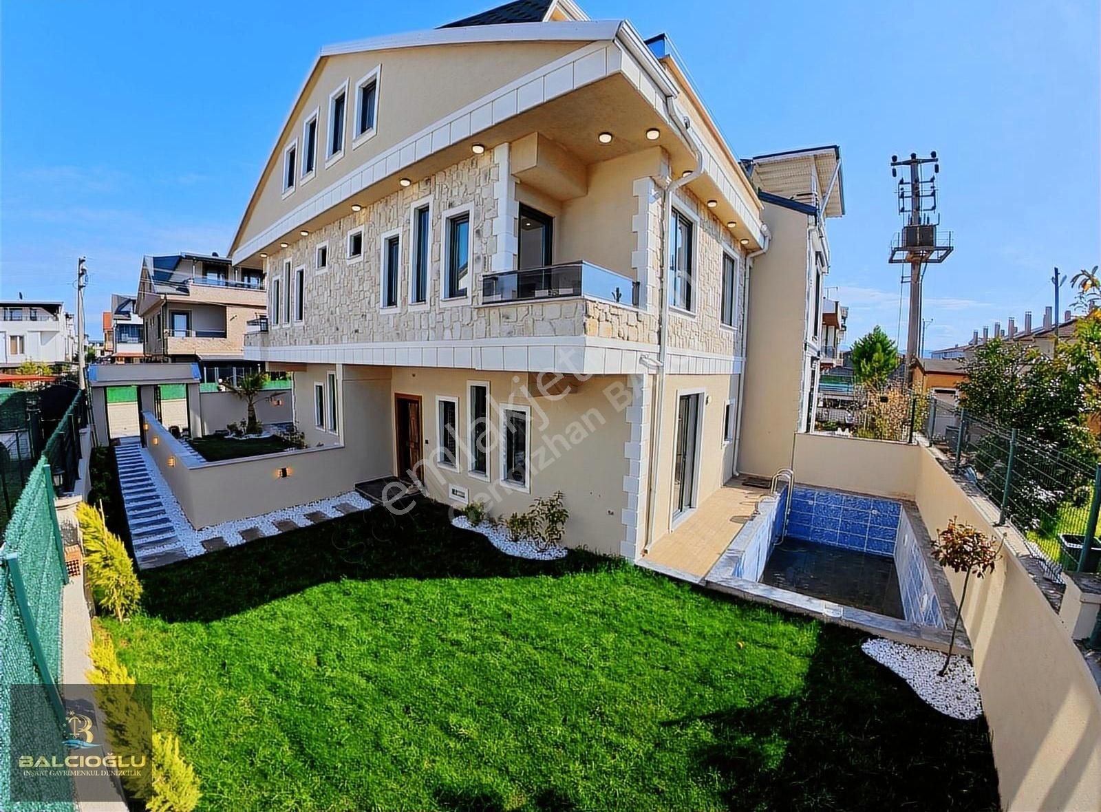 Balcıoğlundan Satılık Merkez Plajda Luxury Desing Havzlu Triblex