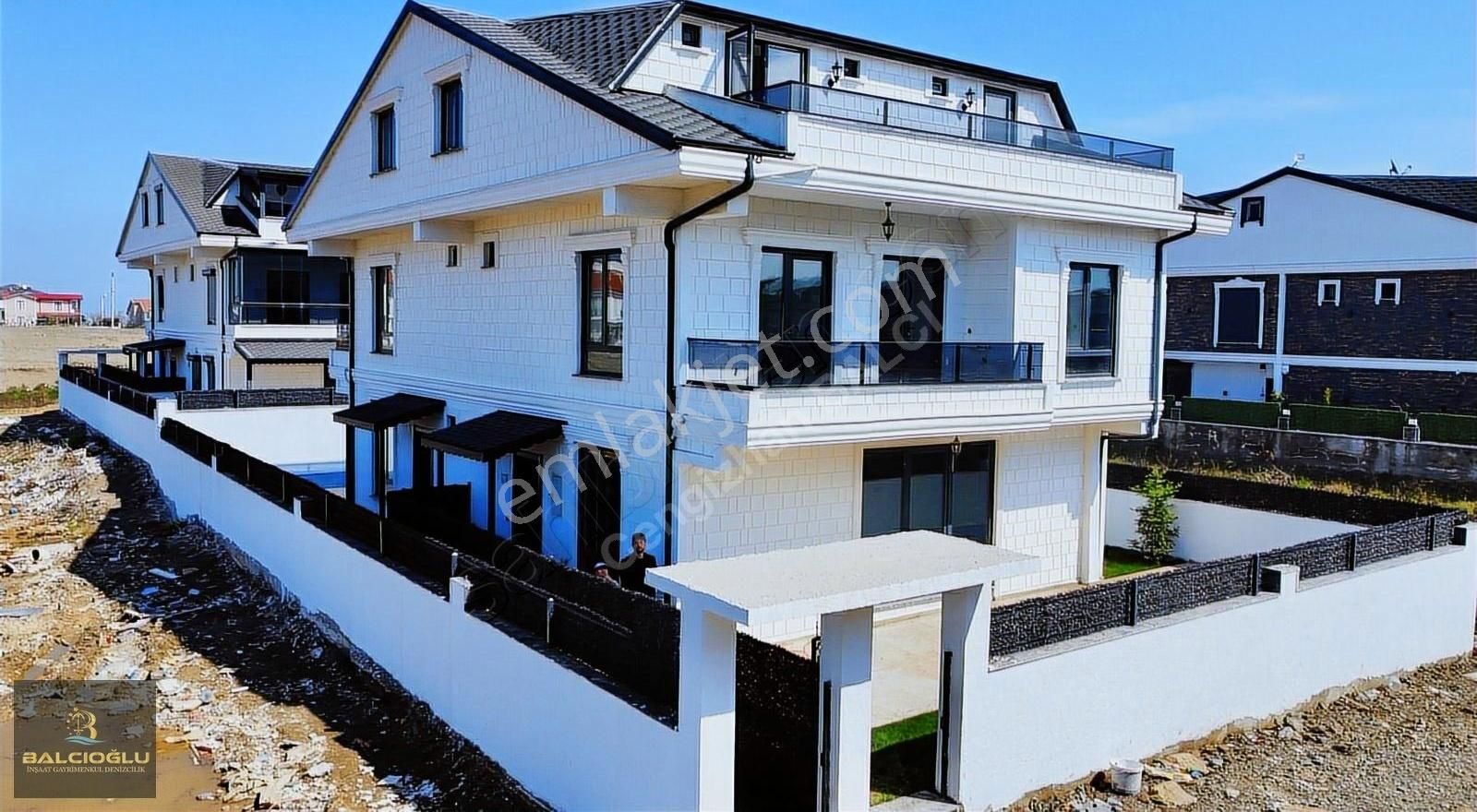 Balcıoğlundan Modern Mimarisiyle Göz Kamaştıran Havzlu Lüx Villa