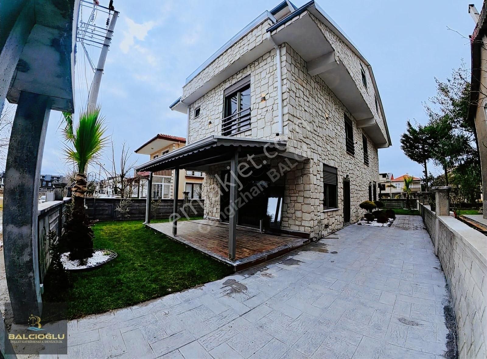 Balcıoğlundan Satılık Lüx Denize Yakın 4+1 Genş Bahçeli Triblex