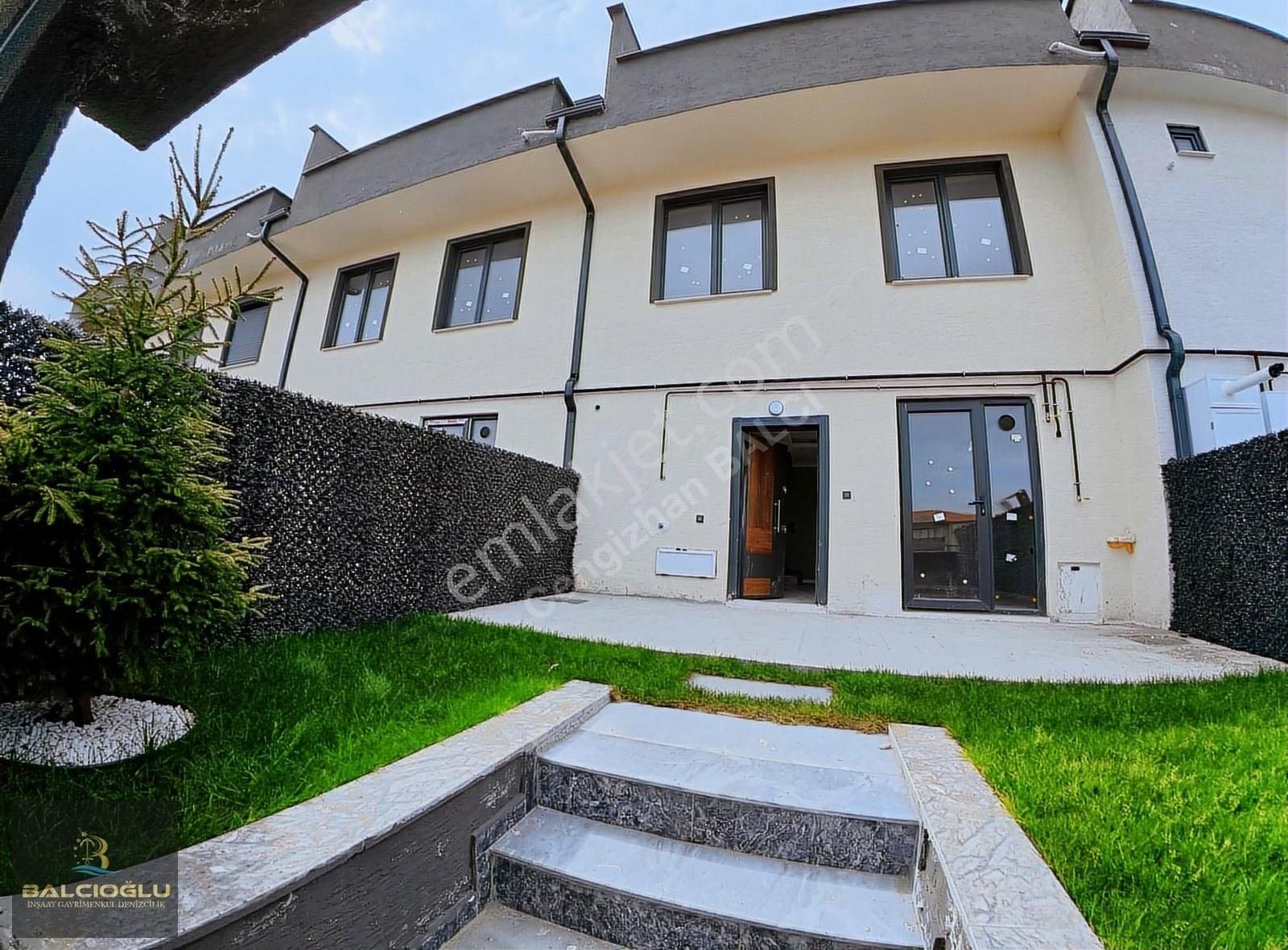 Balcıoğlundan Satılık Denize Yakın Bahçeli Lüx Ön Triblex Villa
