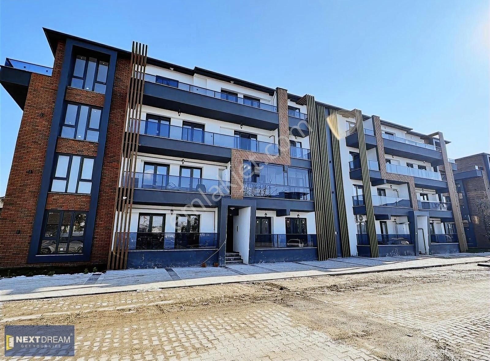 Ertuğrul Gazi'de Ebeveyn Banyolu Eğimsiz 4+1 Çatı Dublex