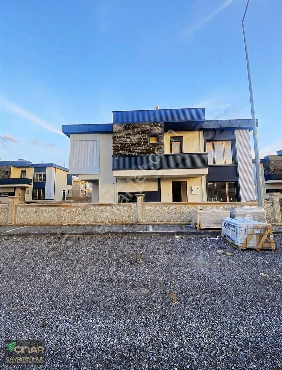 Çınar Gayrimenkulden İldem Karşısı Bağımsız 5.5+1 Lüks Villa