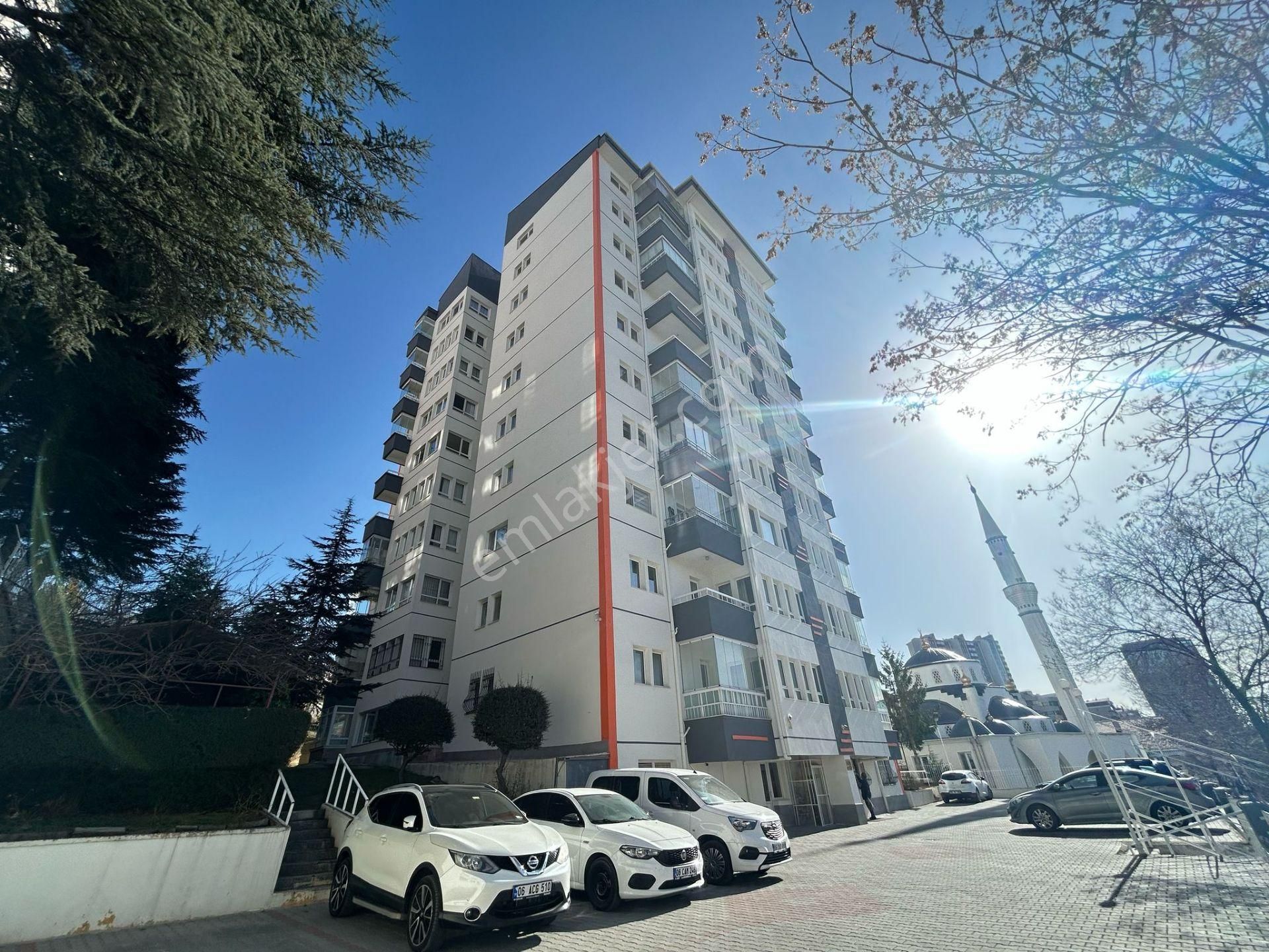 Taner'den Dikmen Caddesi Paraleli 3+1 Asansörlü Arakat 120m2