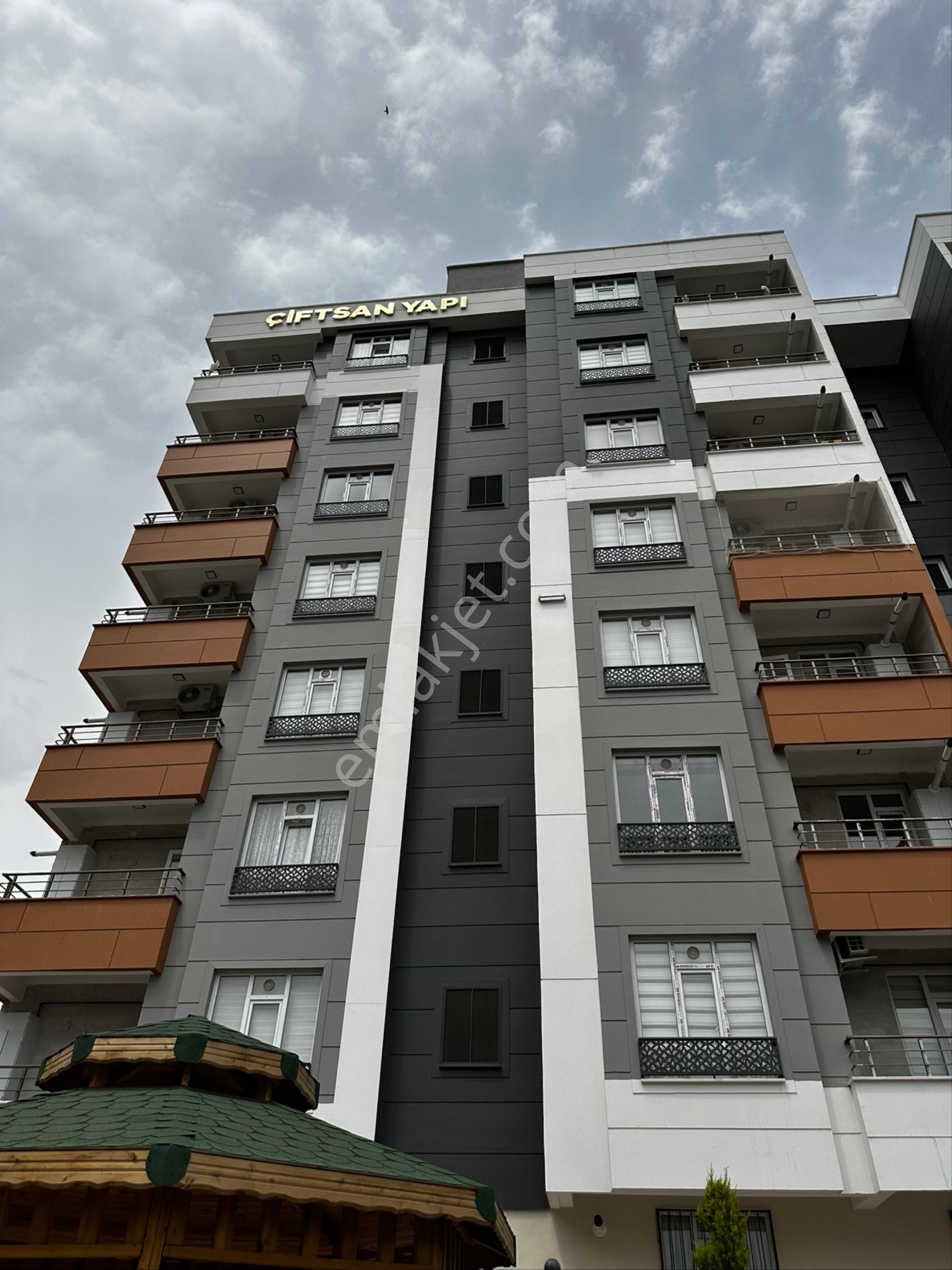 Kırmızı Gayrimenkulden Haliliye Karşıyaka Mahallesinde Satılık 1+1 Sıfır Lüx Daire