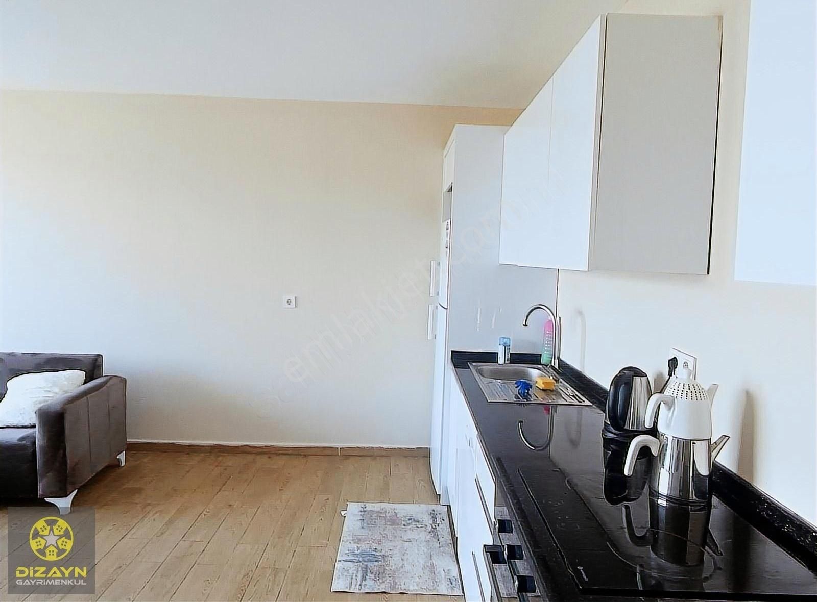 Kuşadası Merkezde Havuzlu Güvenlikli Sitede Satılık 1+1 Daire