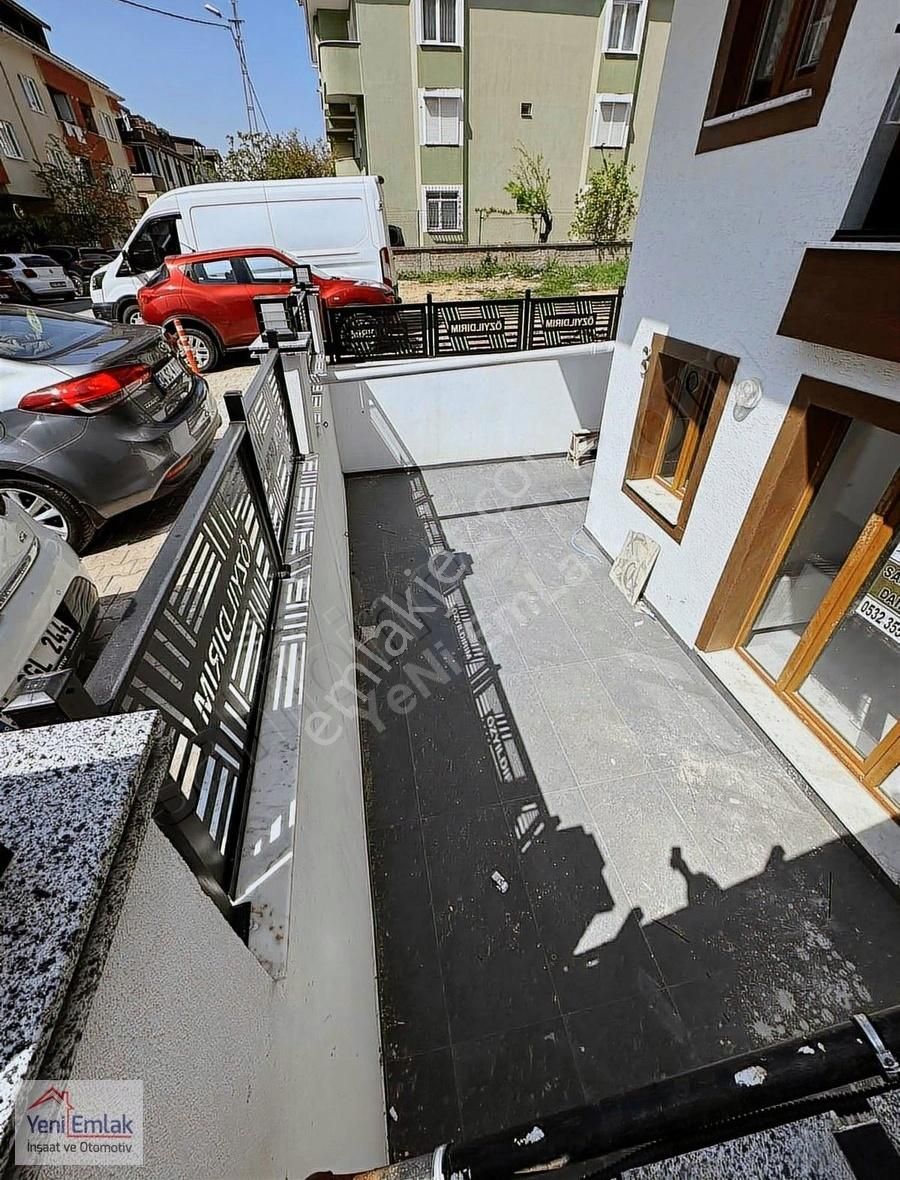 Yeni'den Çekmeköy Merkez Mah. 2+1 Bahçe Kullanımlı
