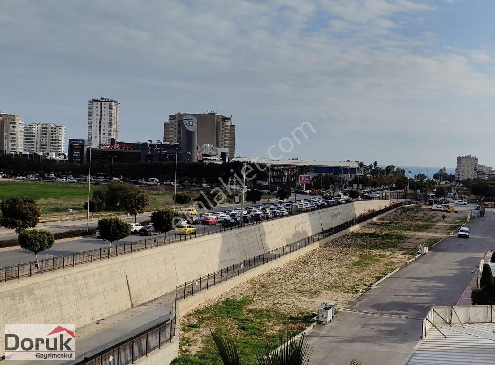 Doruktan Fırsat 3+1 34. Cadde Sayapark Yakını Krediye Uygun