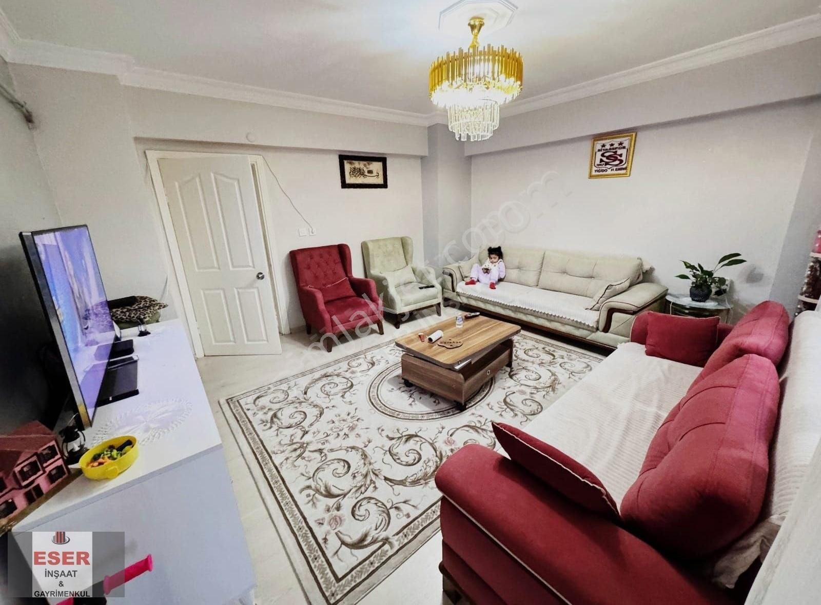 Tramvay Dibinde 3+1 125m² Merkezi Konumda Ara Kat Daire