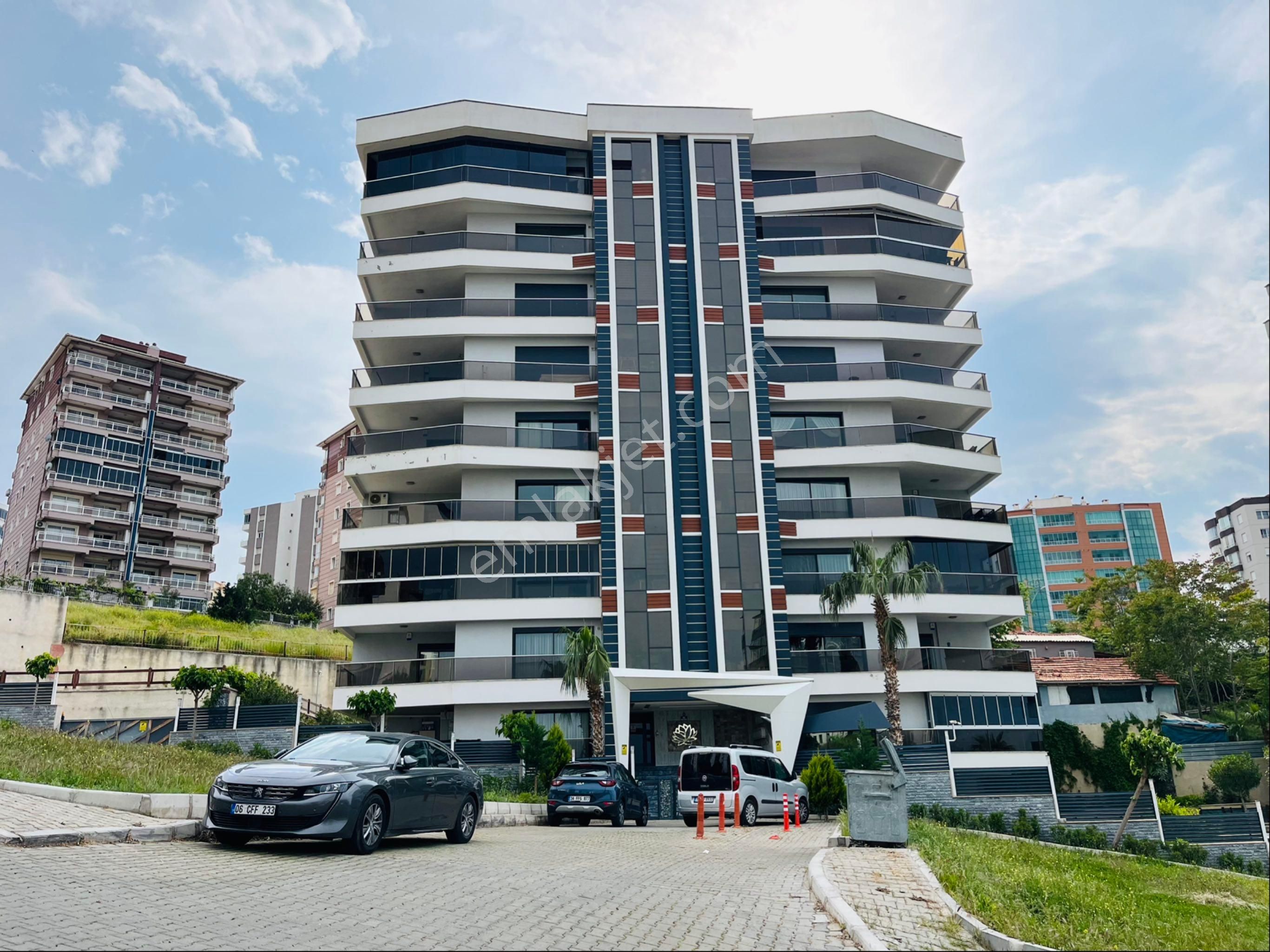 Narlıdere 2. İnönü Mh.havuzlu Ve Deniz Mnz. 3+1 Satılık Daire