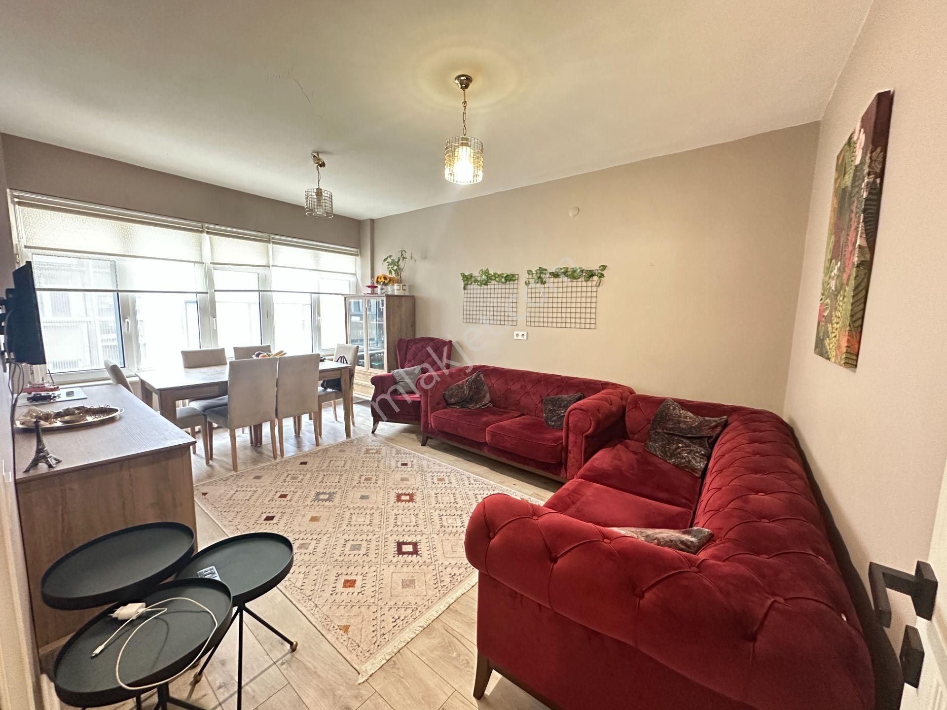 Kadıköy Osmanağa Yenilenmiş 3 Banyolu Geniş 4+1 Satılık Daire