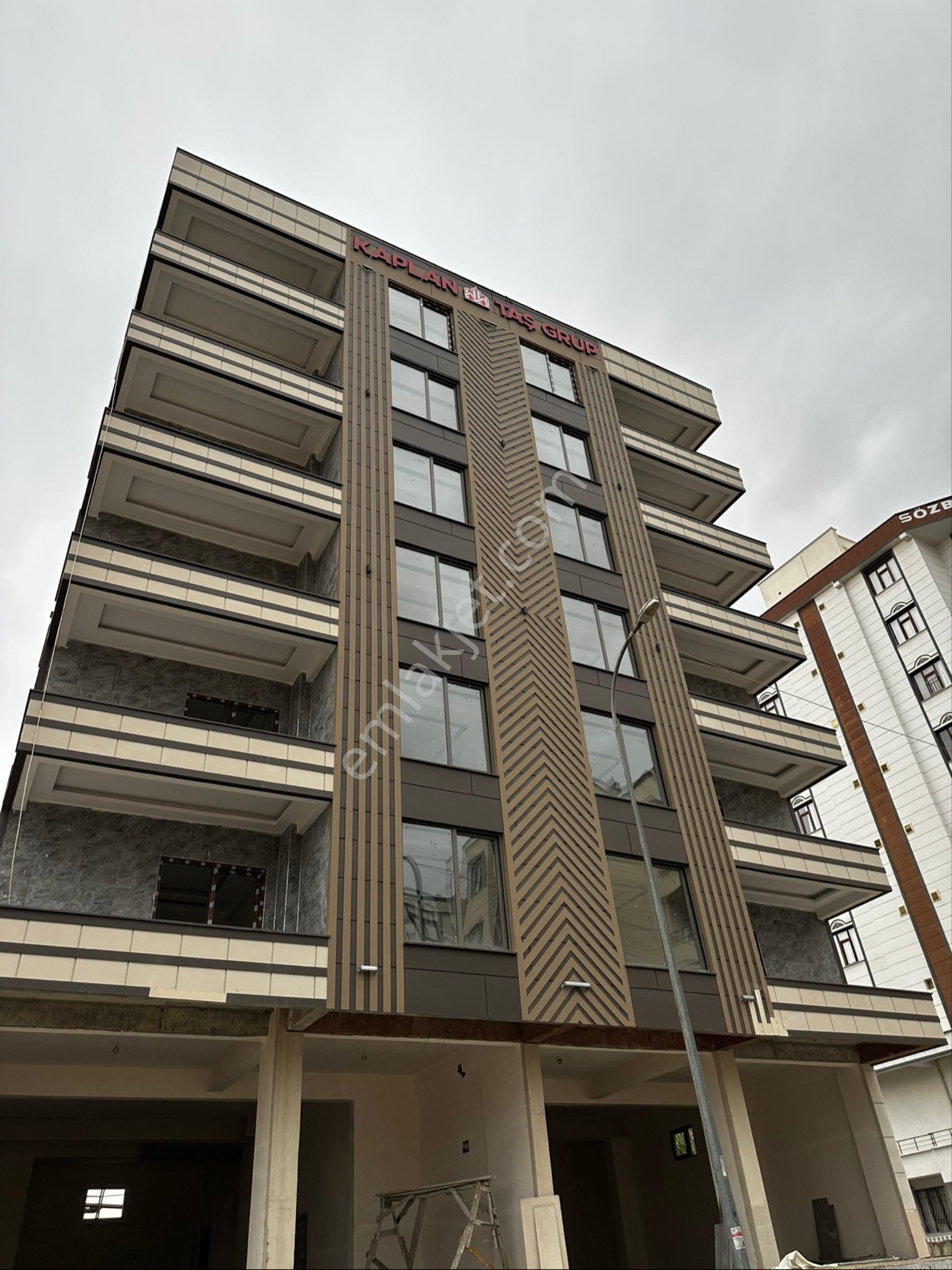 Kırmızı Gayrimenkulden Karaköprü Doğukent Mahallesinde Satılık 3+1 Sıfır Lüx Daire