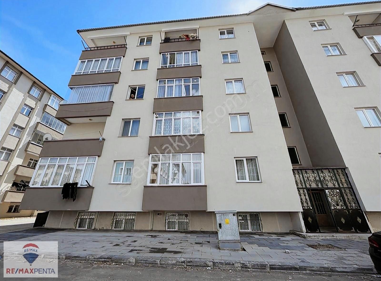 Remax Penta 'dan Kayakyolu'nda Satılık 3+1 Bodrum Kat Daire